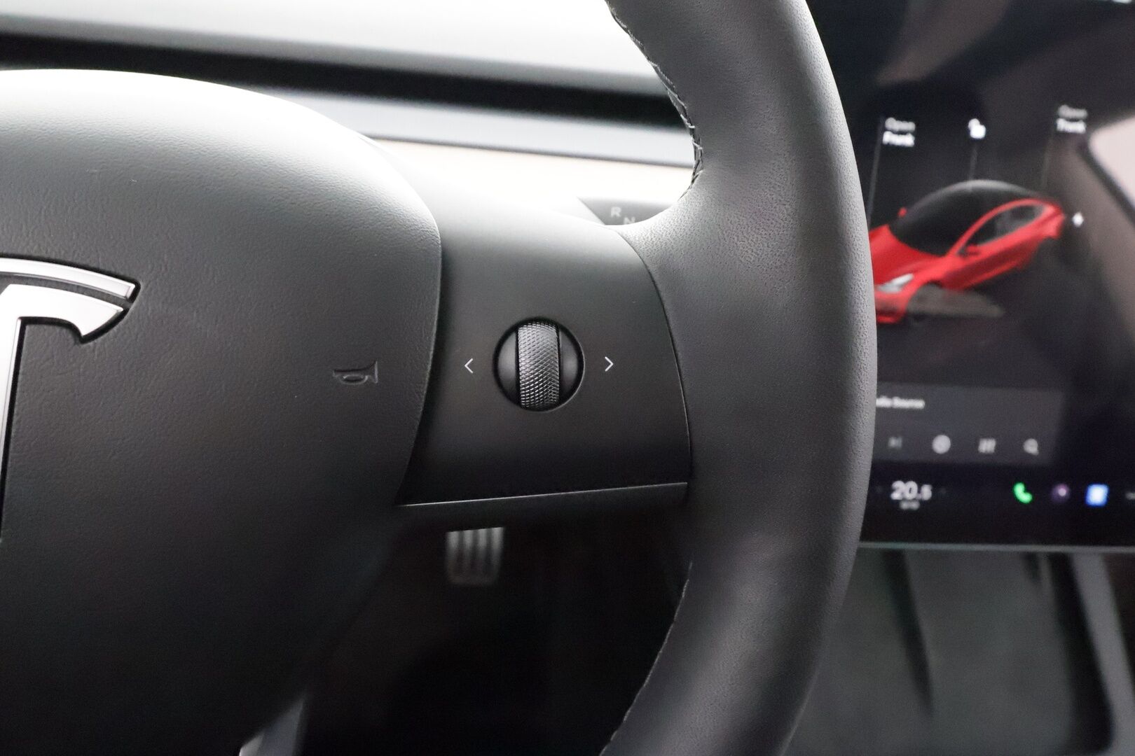 TESLA MODEL 3 2022 Performance Dual Motor * Alusta-sarja / ILP / P.kamera / Matrix LED / Premium Audio / Lasikatto / Mustat nahat * - Kahdet renkaat aluvanteilla