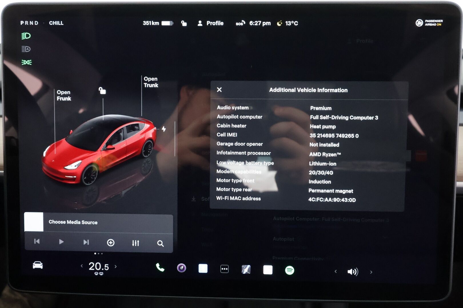 TESLA MODEL 3 2022 Performance Dual Motor * Alusta-sarja / ILP / P.kamera / Matrix LED / Premium Audio / Lasikatto / Mustat nahat * - Kahdet renkaat aluvanteilla