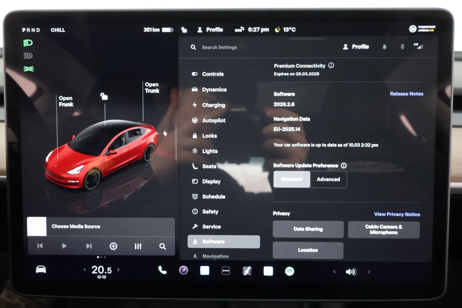 TESLA MODEL 3 2022 Performance Dual Motor * Alusta-sarja / ILP / P.kamera / Matrix LED / Premium Audio / Lasikatto / Mustat nahat * - Kahdet renkaat aluvanteilla