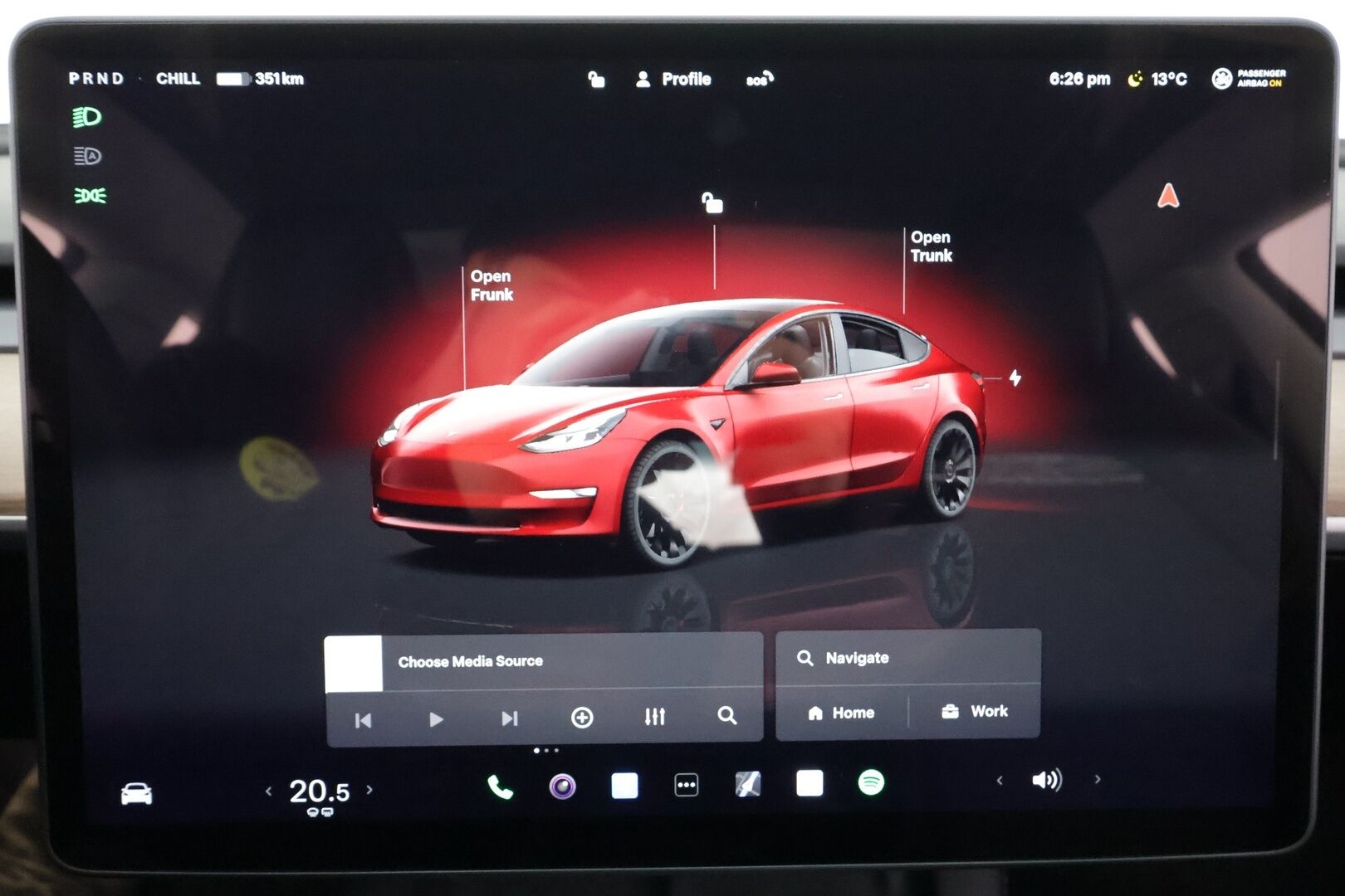TESLA MODEL 3 2022 Performance Dual Motor * Alusta-sarja / ILP / P.kamera / Matrix LED / Premium Audio / Lasikatto / Mustat nahat * - Kahdet renkaat aluvanteilla