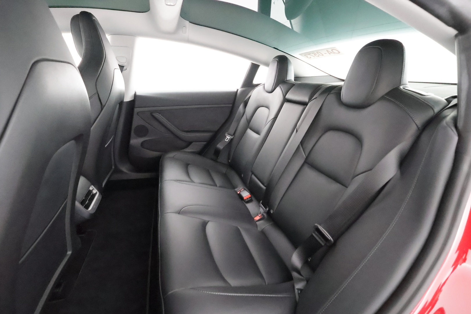 TESLA MODEL 3 2022 Performance Dual Motor * Alusta-sarja / ILP / P.kamera / Matrix LED / Premium Audio / Lasikatto / Mustat nahat * - Kahdet renkaat aluvanteilla