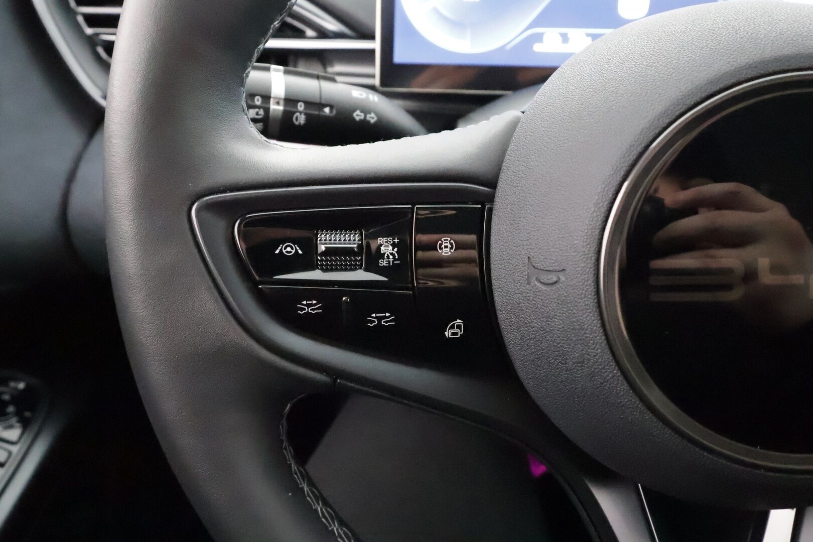 BYD SEAL 2024 Excellence AWD * ACC / 360° / ILP / Dynaudio / HUD / Lasikatto / Ilmastoidut nahat / Keyless / Navi / LED * - Kahdet renkaat aluvanteilla