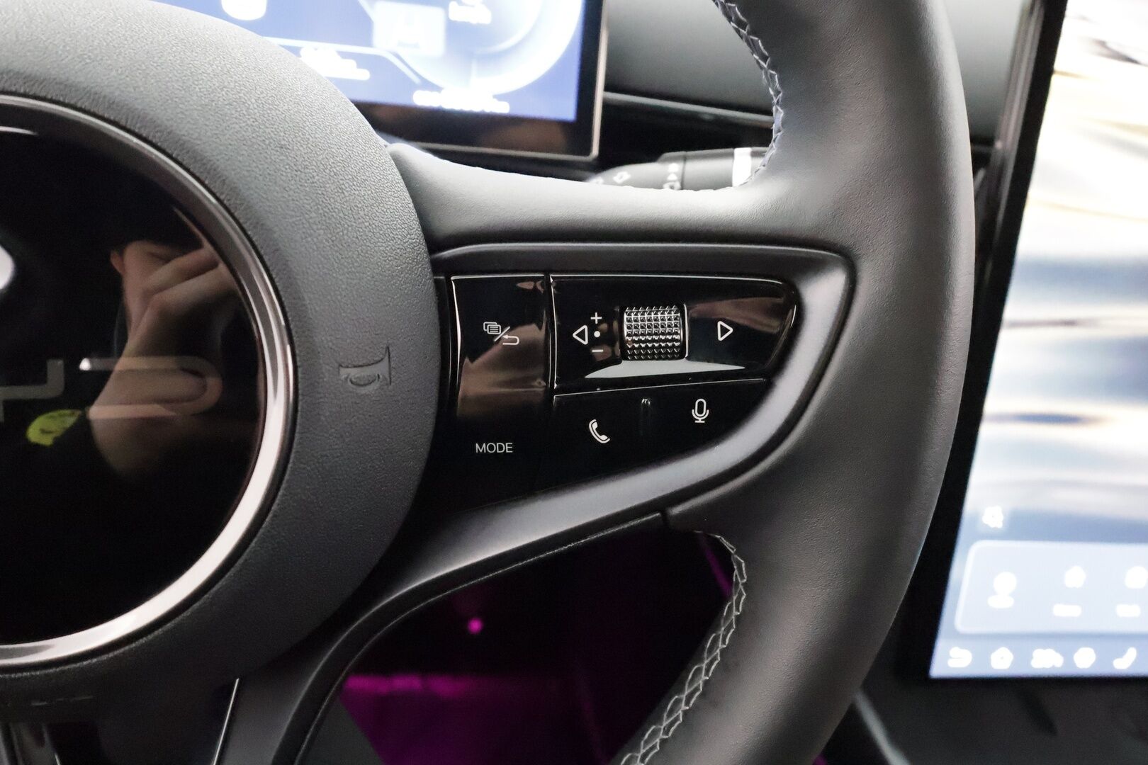 BYD SEAL 2024 Excellence AWD * ACC / 360° / ILP / Dynaudio / HUD / Lasikatto / Ilmastoidut nahat / Keyless / Navi / LED * - Kahdet renkaat aluvanteilla