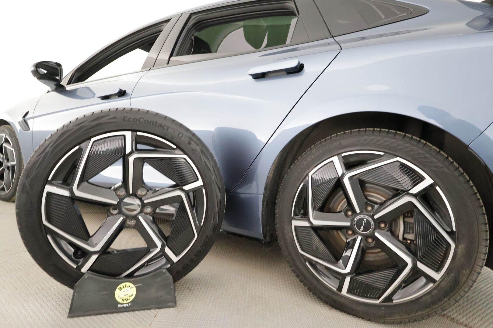 BYD SEAL 2024 Excellence AWD * ACC / 360° / ILP / Dynaudio / HUD / Lasikatto / Ilmastoidut nahat / Keyless / Navi / LED * - Kahdet renkaat aluvanteilla