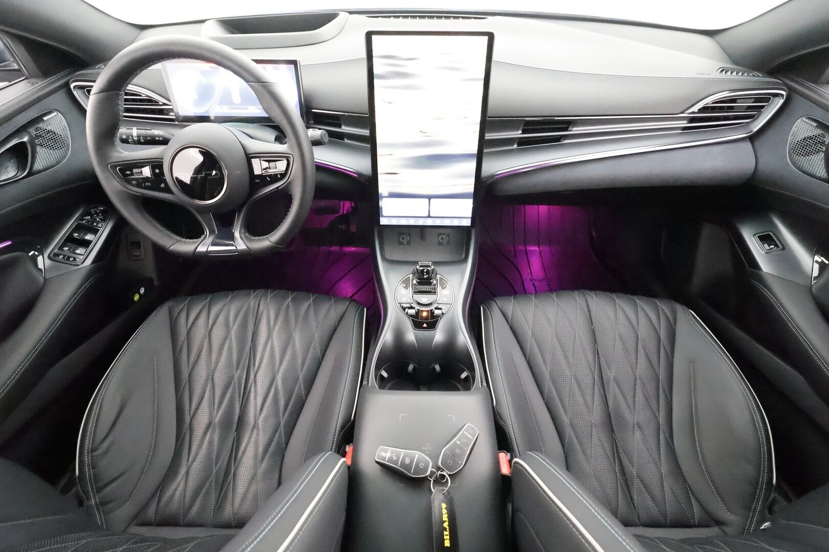 BYD SEAL 2024 Excellence AWD * ACC / 360° / ILP / Dynaudio / HUD / Lasikatto / Ilmastoidut nahat / Keyless / Navi / LED * - Kahdet renkaat aluvanteilla