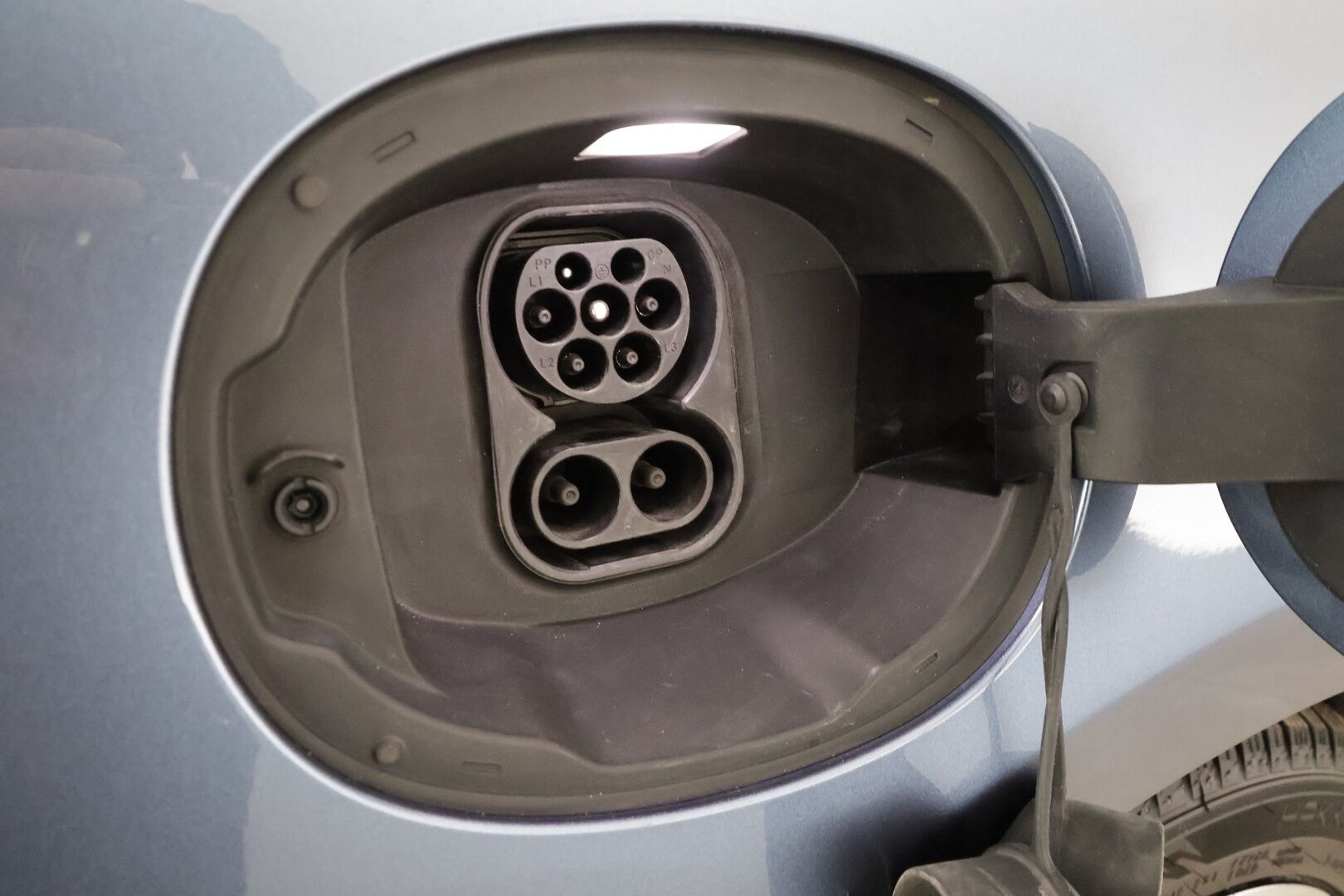 BYD SEAL 2024 Excellence AWD * ACC / 360° / ILP / Dynaudio / HUD / Lasikatto / Ilmastoidut nahat / Keyless / Navi / LED * - Kahdet renkaat aluvanteilla