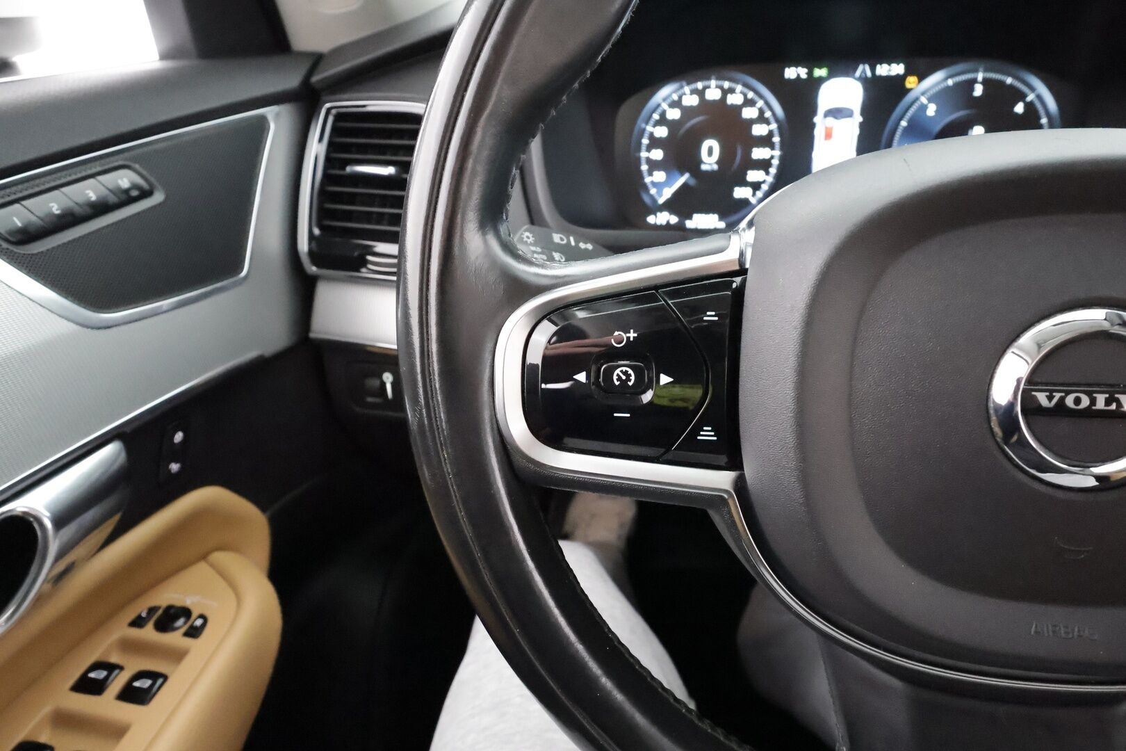 Volvo XC90 2016 D5 AWD Inscription aut 7-P * HUD / Webasto / Koukku / ACC / Full-LED / 360 / Sportnahat Muistilla / Navi / Keyless * - Ei AdBlue / 2x vanteet / Huippuvarusteltu / Viimeisin huolto 1/2026 - HULLUT AVAJAISHULINAT KORKOTARJOUS 3,29 %