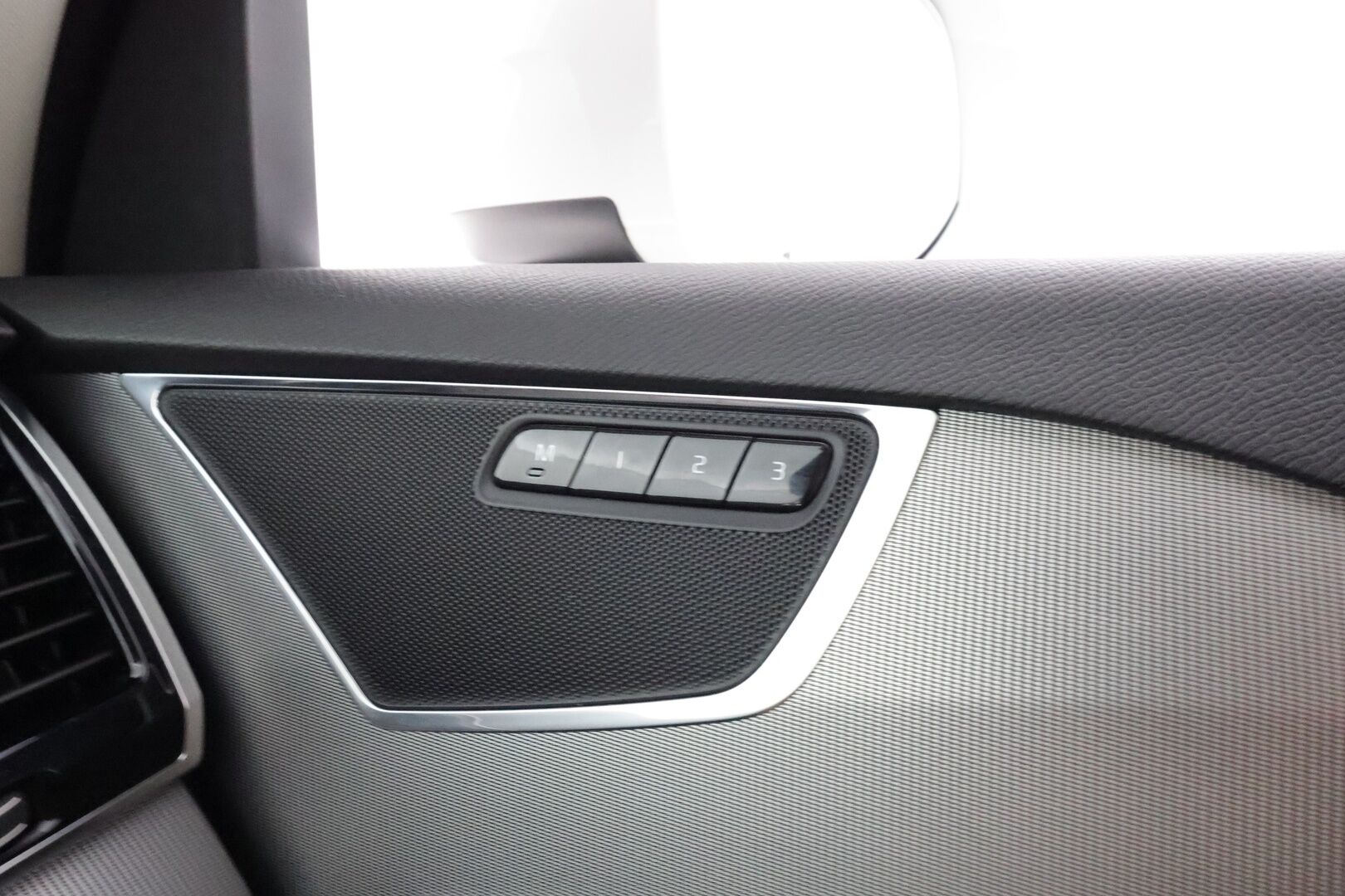 Volvo XC90 2016 D5 AWD Inscription aut 7-P * HUD / Webasto / Koukku / ACC / Full-LED / 360 / Sportnahat Muistilla / Navi / Keyless * - Ei AdBlue / 2x vanteet / Huippuvarusteltu / Viimeisin huolto 1/2026 - HULLUT AVAJAISHULINAT KORKOTARJOUS 3,29 %