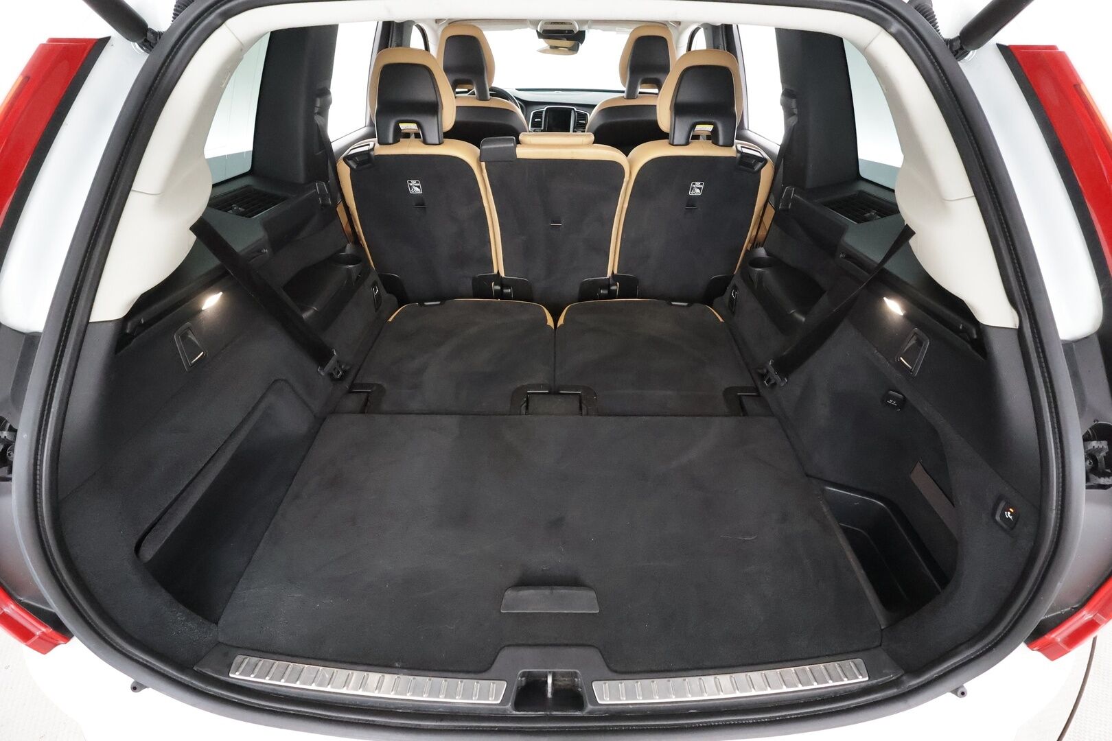 Volvo XC90 2016 D5 AWD Inscription aut 7-P * HUD / Webasto / Koukku / ACC / Full-LED / 360 / Sportnahat Muistilla / Navi / Keyless * - Ei AdBlue / 2x vanteet / Huippuvarusteltu / Viimeisin huolto 1/2026 - HULLUT AVAJAISHULINAT KORKOTARJOUS 3,29 %