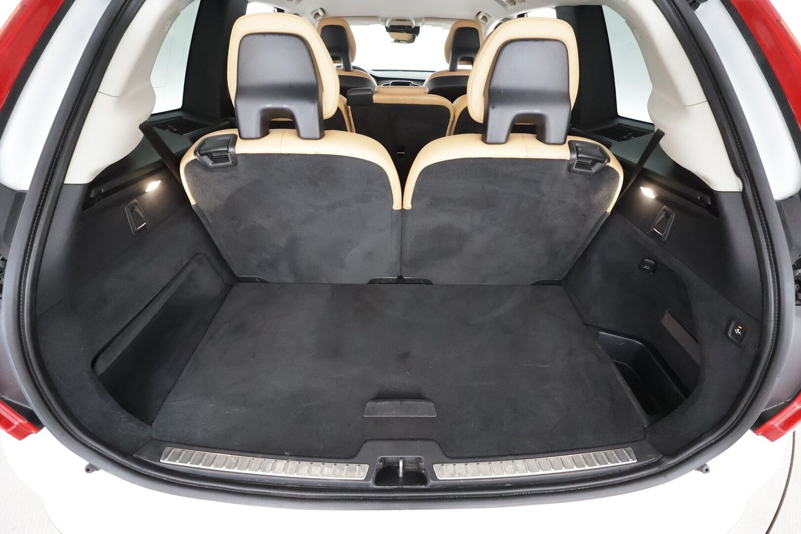 Volvo XC90 2016 D5 AWD Inscription aut 7-P * HUD / Webasto / Koukku / ACC / Full-LED / 360 / Sportnahat Muistilla / Navi / Keyless * - Ei AdBlue / 2x vanteet / Huippuvarusteltu / Viimeisin huolto 1/2026 - HULLUT AVAJAISHULINAT KORKOTARJOUS 3,29 %