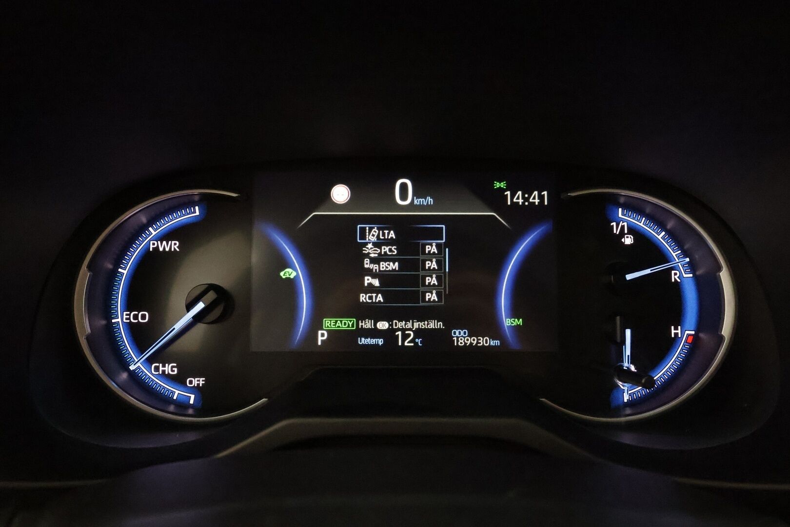 TOYOTA RAV4 2020 2.5 Hybrid AWD-i Premium * Koukku / ACC / LED / 360° / Ilmastoitu Muistipenkki / Kaistavahti / Keyless * - Kahdet renkaat aluvanteilla / Hyvin huollettu! - HULLUT AVAJAISHULINAT KORKOTARJOUS 3,29 %