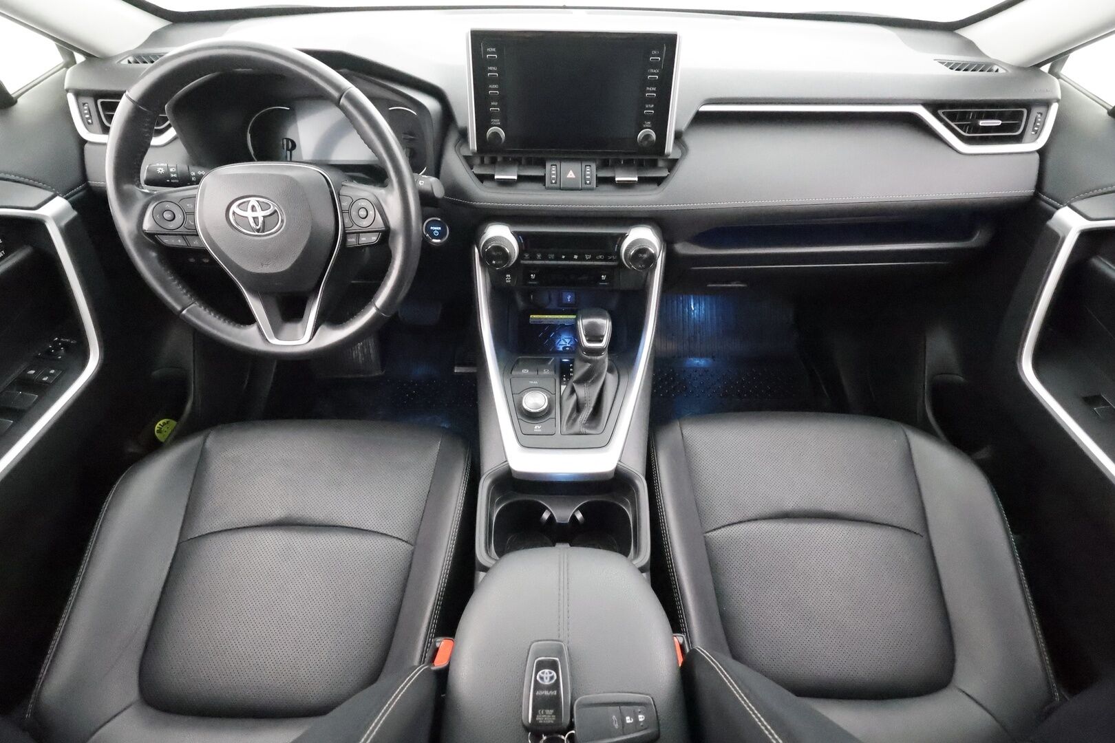 TOYOTA RAV4 2020 2.5 Hybrid AWD-i Premium * Koukku / ACC / LED / 360° / Ilmastoitu Muistipenkki / Kaistavahti / Keyless * - Kahdet renkaat aluvanteilla / Hyvin huollettu! - HULLUT AVAJAISHULINAT KORKOTARJOUS 3,29 %