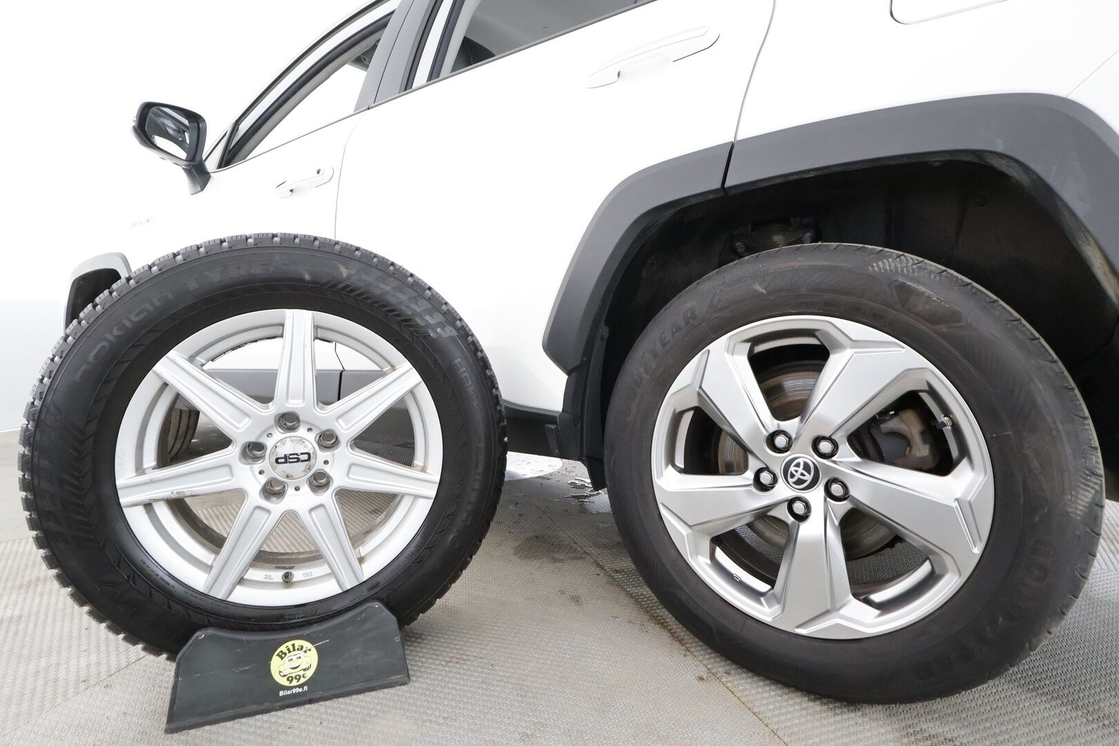 TOYOTA RAV4 2020 2.5 Hybrid AWD-i Premium * Koukku / ACC / LED / 360° / Ilmastoitu Muistipenkki / Kaistavahti / Keyless * - Kahdet renkaat aluvanteilla / Hyvin huollettu! - HULLUT AVAJAISHULINAT KORKOTARJOUS 3,29 %