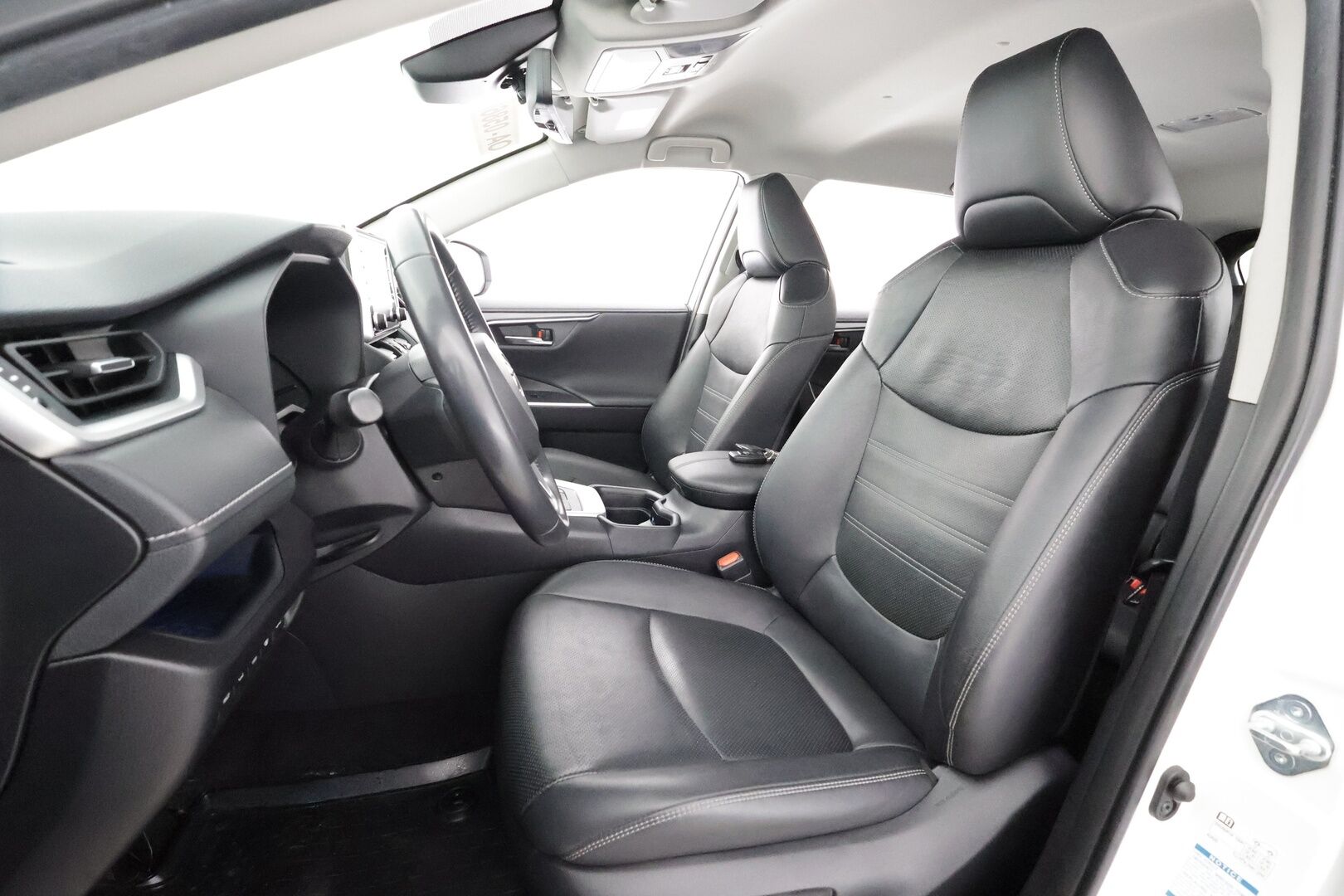 TOYOTA RAV4 2020 2.5 Hybrid AWD-i Premium * Koukku / ACC / LED / 360° / Ilmastoitu Muistipenkki / Kaistavahti / Keyless * - Kahdet renkaat aluvanteilla / Hyvin huollettu! - HULLUT AVAJAISHULINAT KORKOTARJOUS 3,29 %