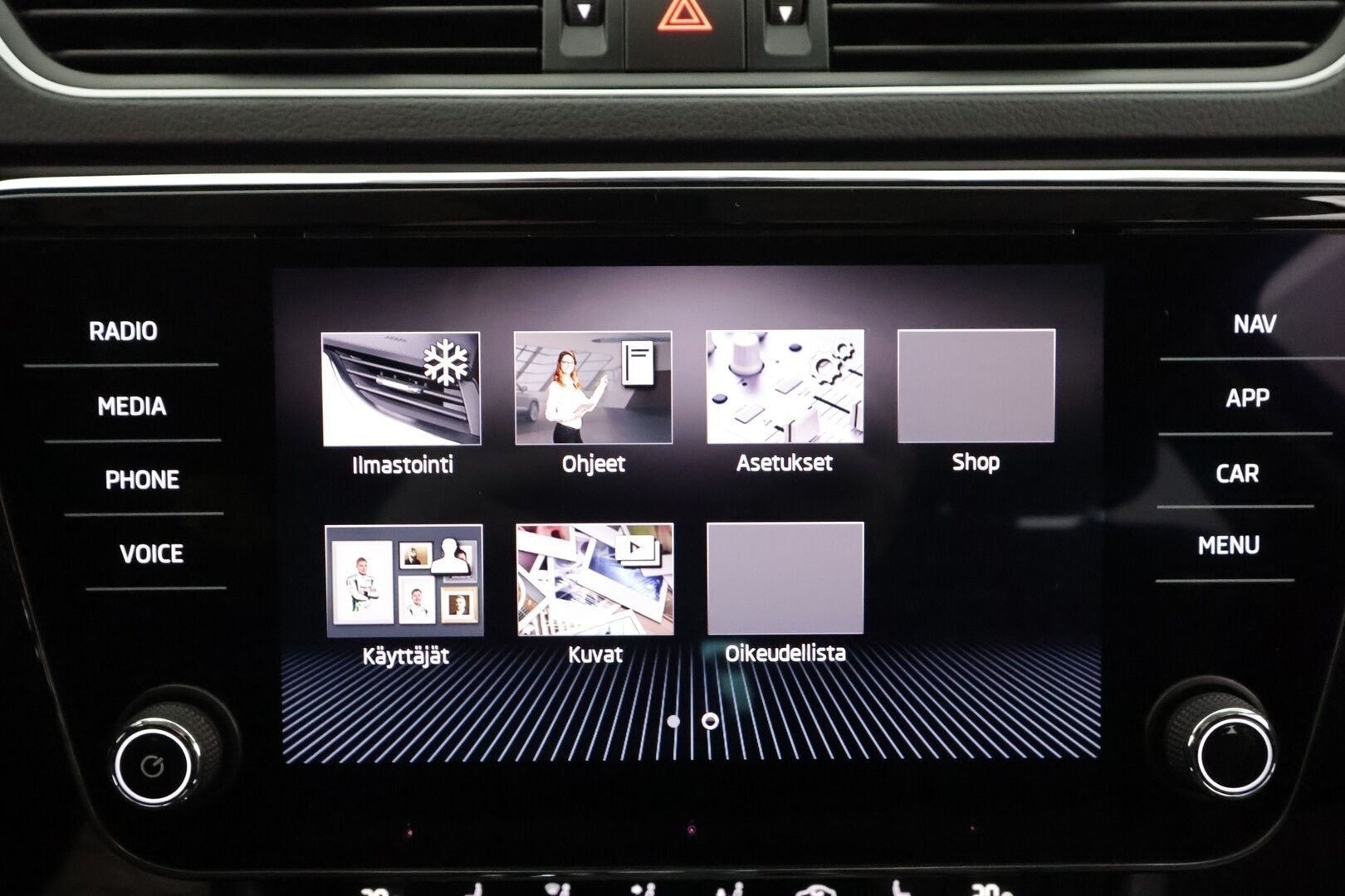 SKODA SUPERB 2021 Combi 1,5 TSI ACT Style - Webasto | Koukku | ACC | Matrix-LED | Canton | Muistipenkki | Kaistavahti | KeylessKahdet renkaat aluvanteilla | Hyvin huollettu