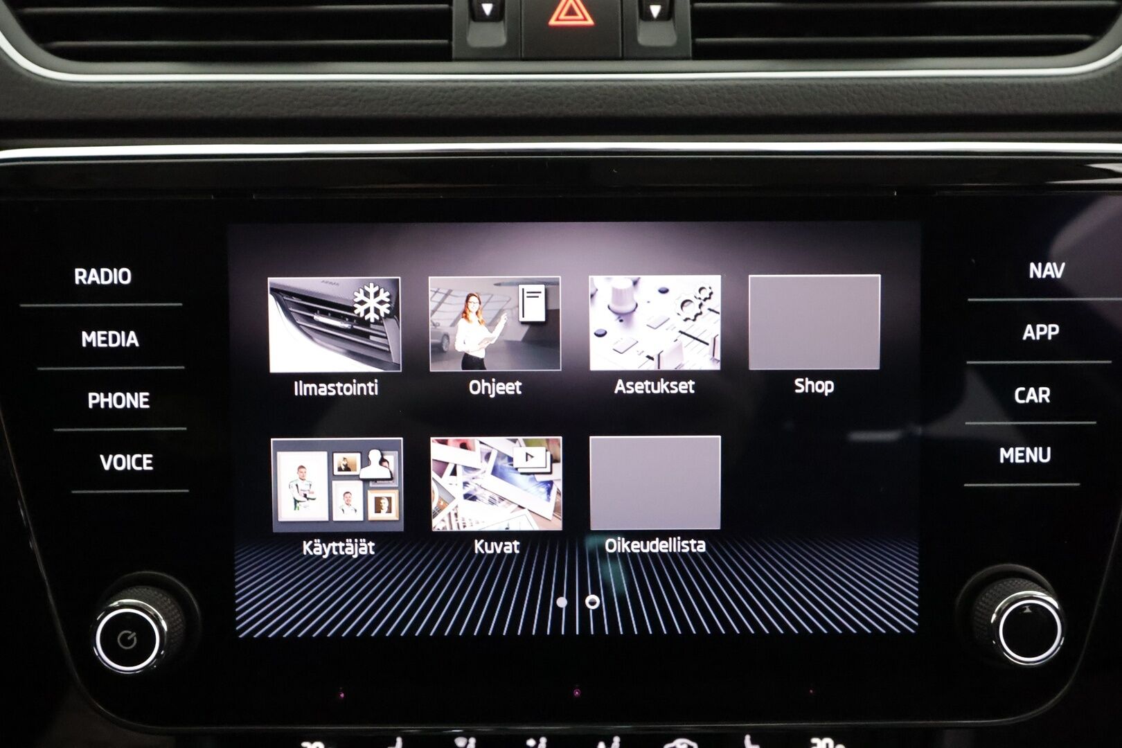 SKODA SUPERB 2021 Combi 1,5 TSI ACT Style * Webasto / Koukku / ACC / Matrix-LED / Canton / Muistipenkki / Kaistavahti / Keyless * - Kahdet renkaat aluvanteilla / Hyvin huollettu - HULLUT AVAJAISHULINAT KORKOTARJOUS 3,29 %