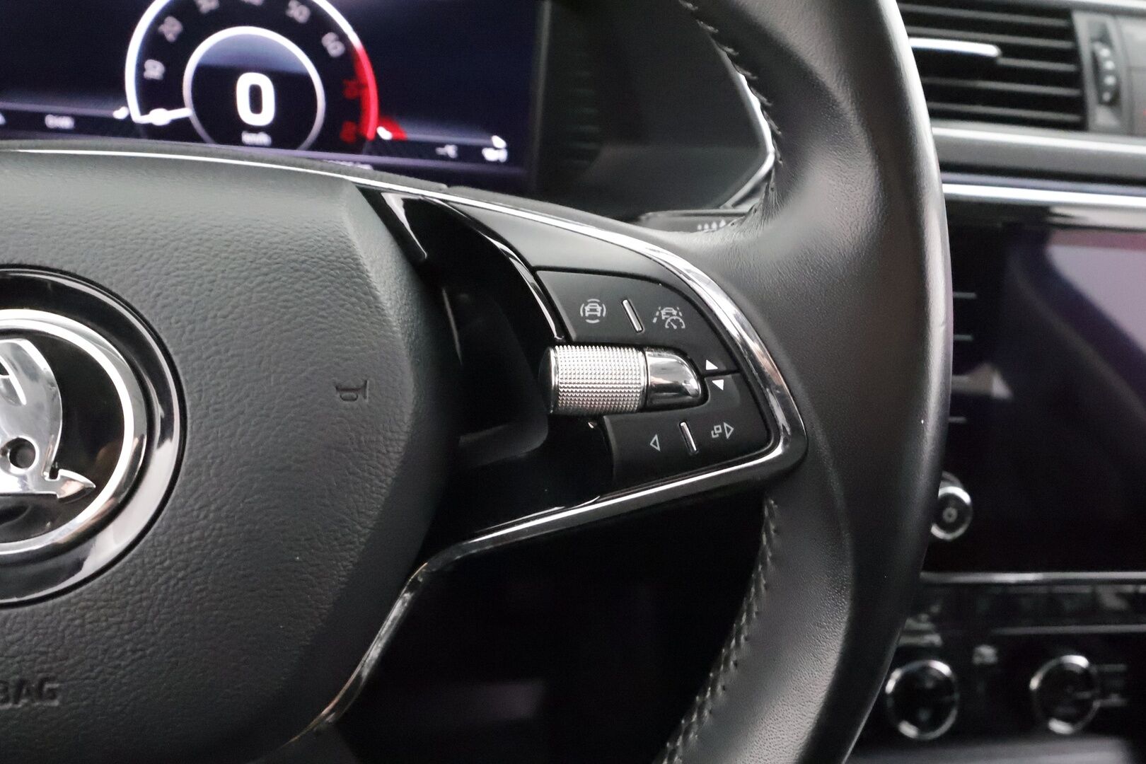 SKODA SUPERB 2021 Combi 1,5 TSI ACT Style * Webasto / Koukku / ACC / Matrix-LED / Canton / Muistipenkki / Kaistavahti / Keyless * - Kahdet renkaat aluvanteilla / Hyvin huollettu - HULLUT AVAJAISHULINAT KORKOTARJOUS 3,29 %