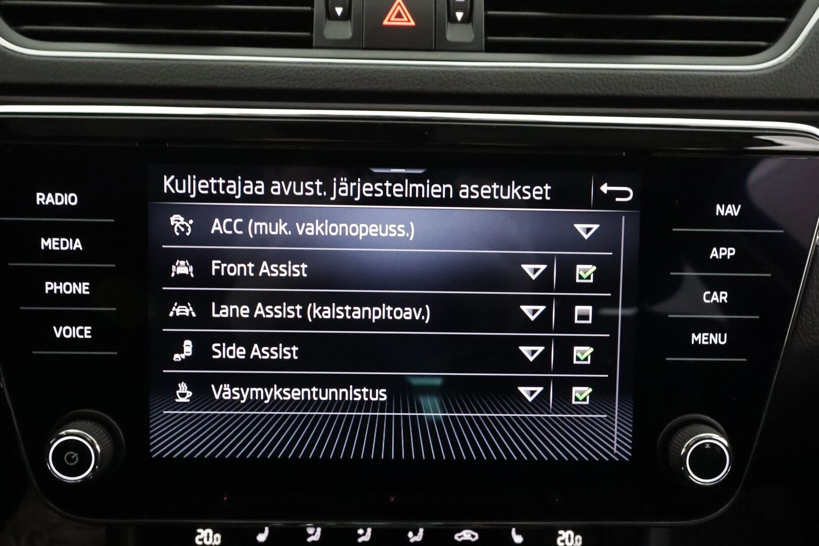 SKODA SUPERB 2021 Combi 1,5 TSI ACT Style * Webasto / Koukku / ACC / Matrix-LED / Canton / Muistipenkki / Kaistavahti / Keyless * - Kahdet renkaat aluvanteilla / Hyvin huollettu - HULLUT AVAJAISHULINAT KORKOTARJOUS 3,29 %