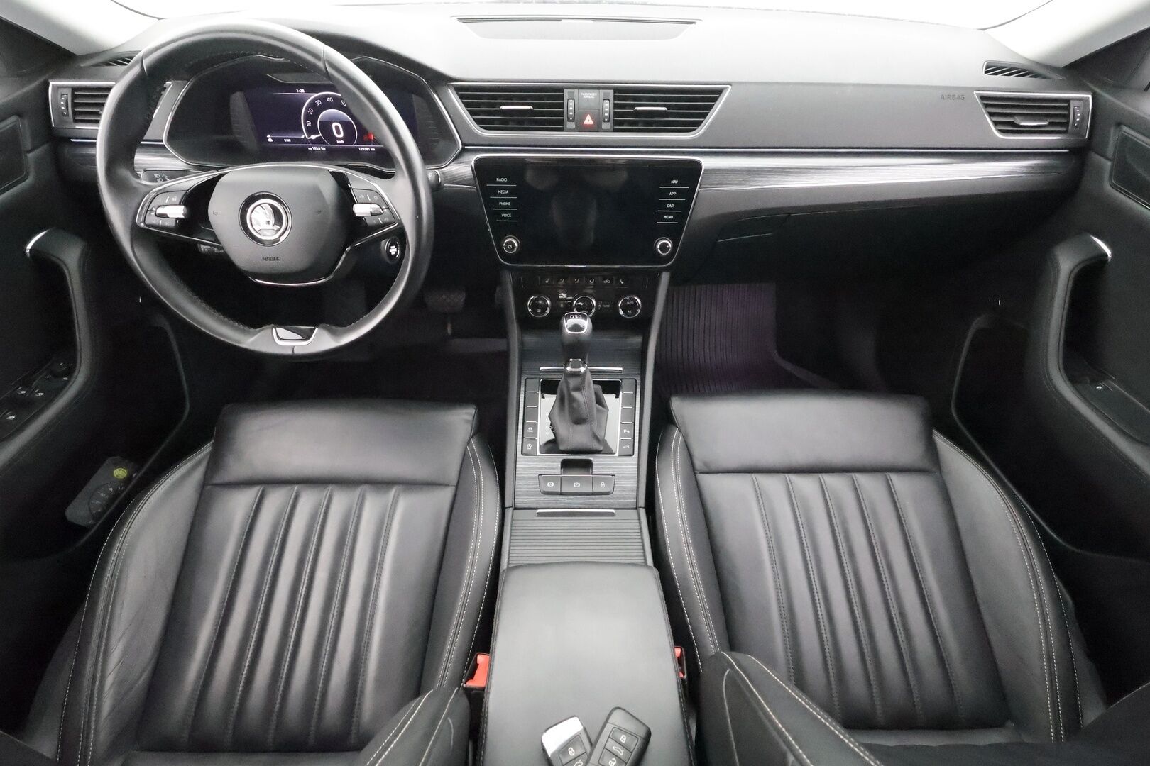 SKODA SUPERB 2021 Combi 1,5 TSI ACT Style * Webasto / Koukku / ACC / Matrix-LED / Canton / Muistipenkki / Kaistavahti / Keyless * - Kahdet renkaat aluvanteilla / Hyvin huollettu - HULLUT AVAJAISHULINAT KORKOTARJOUS 3,29 %