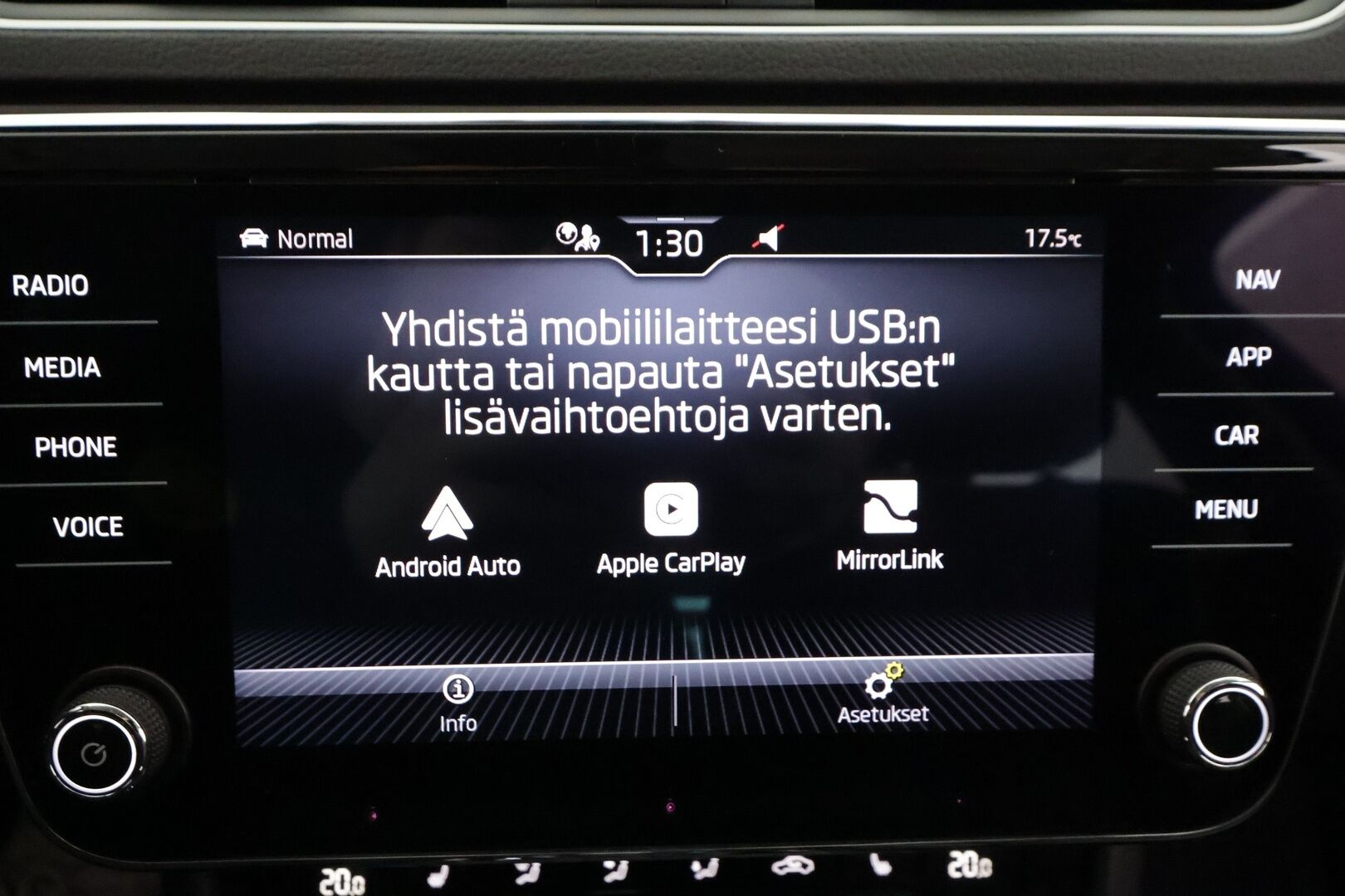 SKODA SUPERB 2021 Combi 1,5 TSI ACT Style * Webasto / Koukku / ACC / Matrix-LED / Canton / Muistipenkki / Kaistavahti / Keyless * - Kahdet renkaat aluvanteilla / Hyvin huollettu - HULLUT AVAJAISHULINAT KORKOTARJOUS 3,29 %