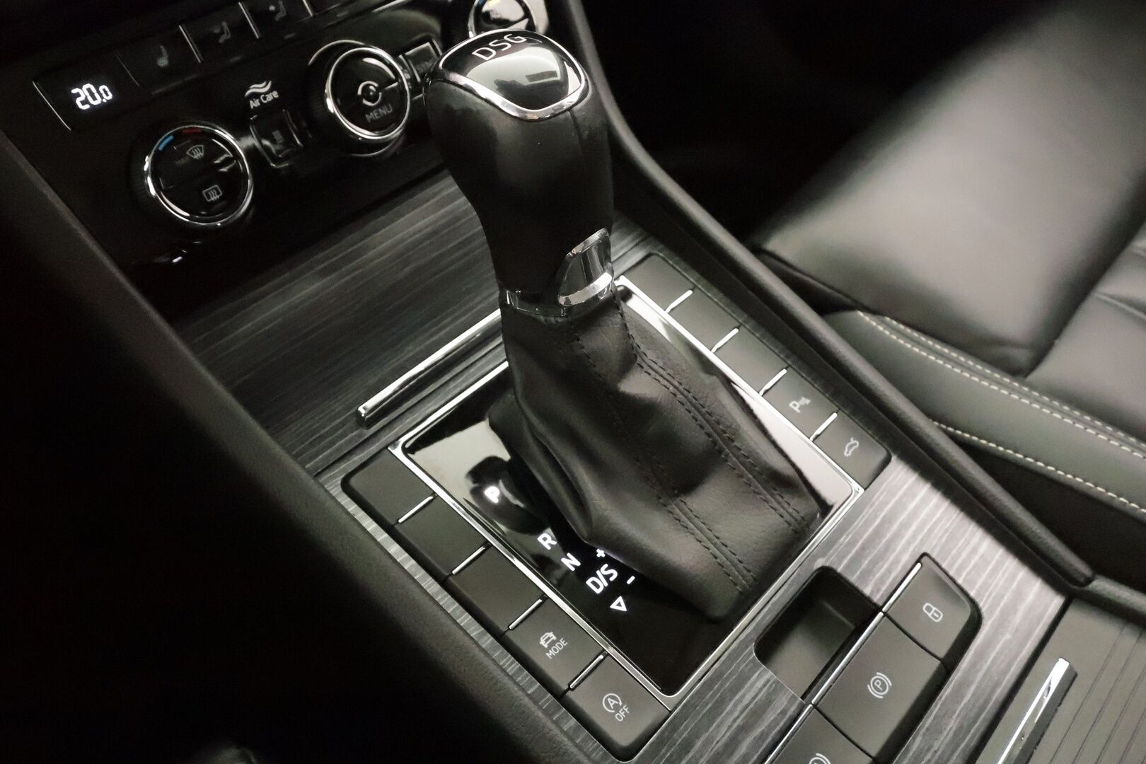 SKODA SUPERB 2021 Combi 1,5 TSI ACT Style - Webasto | Koukku | ACC | Matrix-LED | Canton | Muistipenkki | Kaistavahti | KeylessKahdet renkaat aluvanteilla | Hyvin huollettu