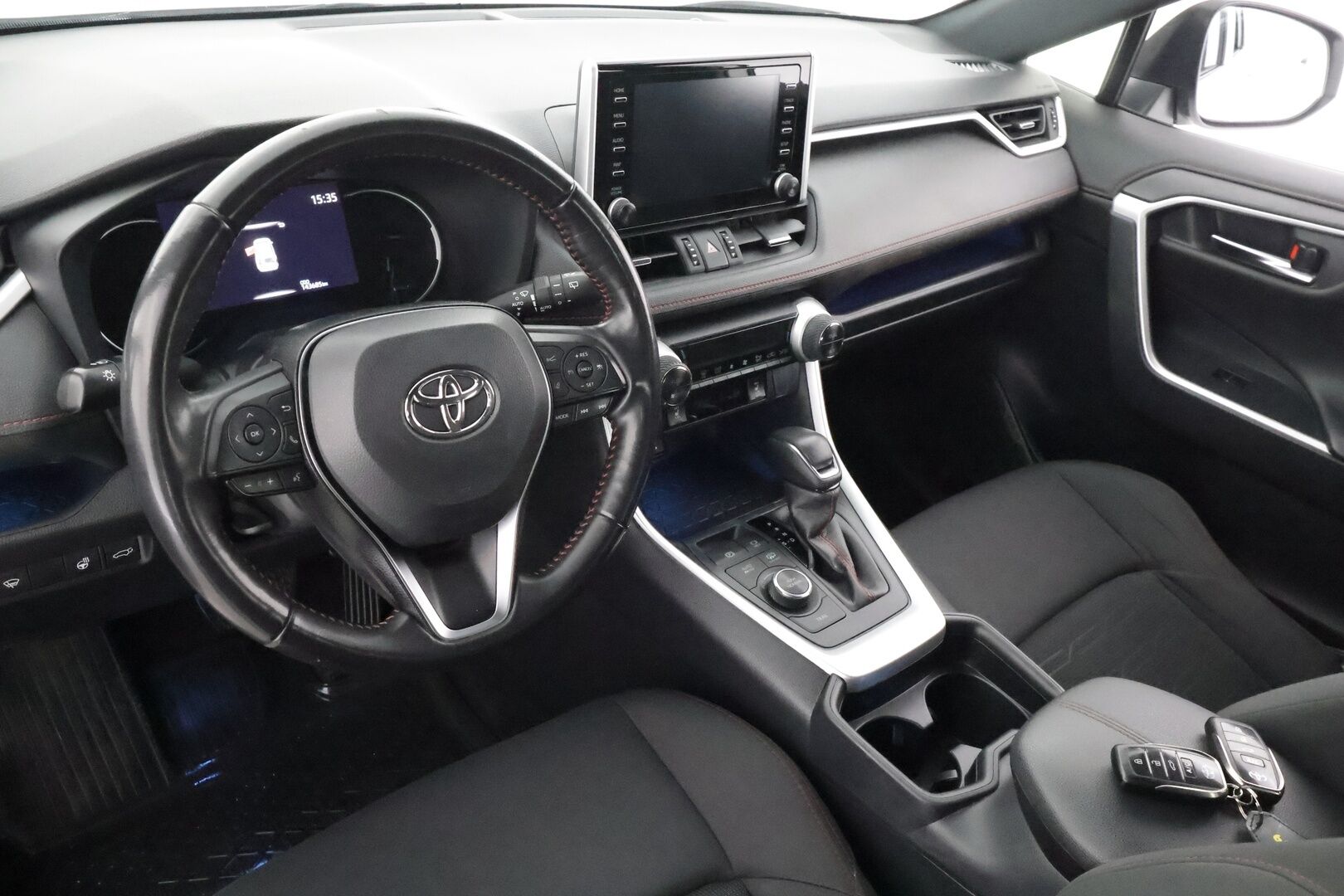 TOYOTA RAV4 PLUG-IN 2021 2.5 Hybrid AWD-i Active * ACC / LED / P.Kamera / Sähköpenkki / Kaistavahti / Keyless * - Kahdet renkaat aluvanteilla - HULLUT AVAJAISHULINAT KORKOTARJOUS 3,29 %