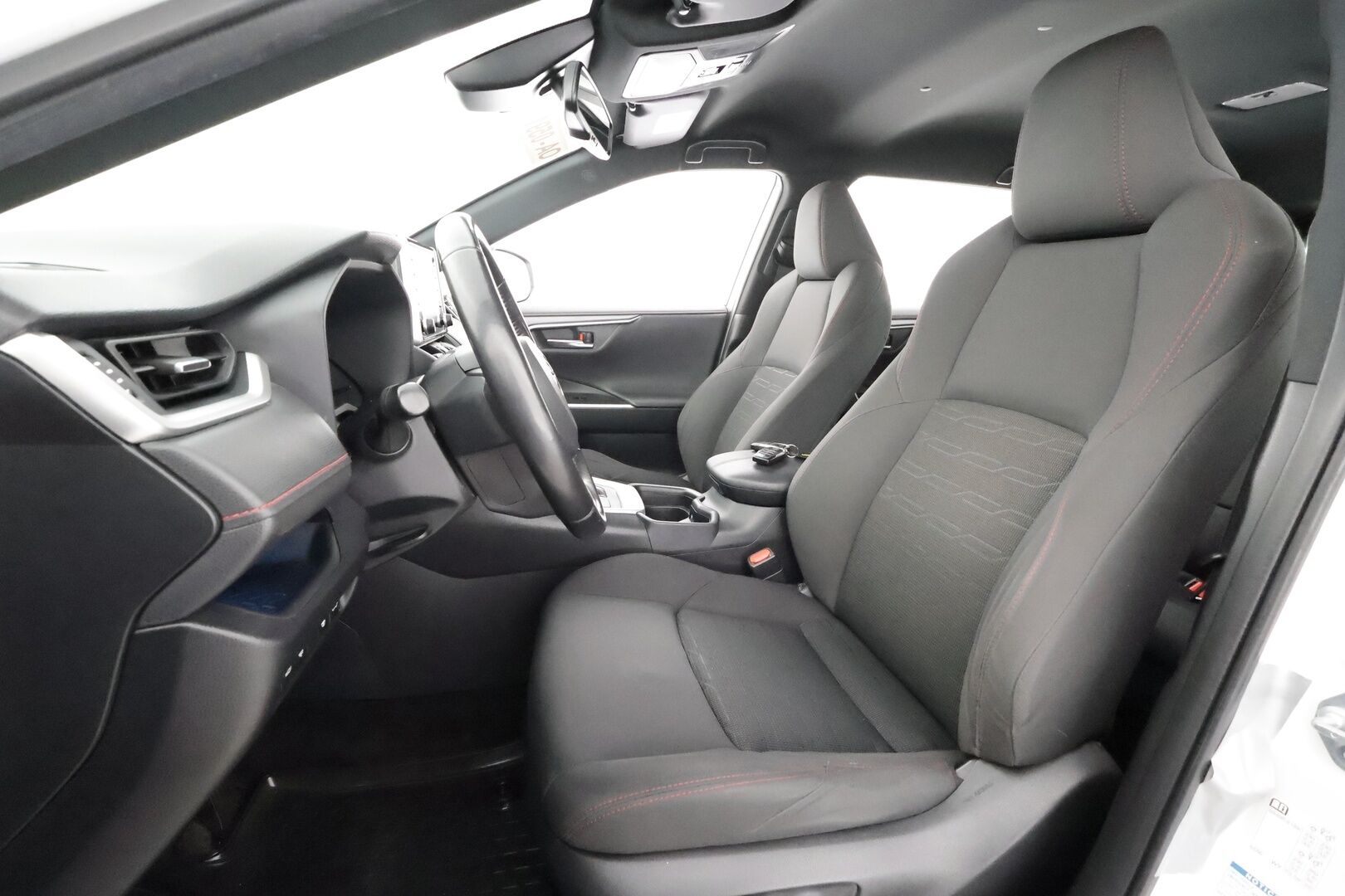 TOYOTA RAV4 PLUG-IN 2021 2.5 Hybrid AWD-i Active * ACC / LED / P.Kamera / Sähköpenkki / Kaistavahti / Keyless * - Kahdet renkaat aluvanteilla - HULLUT AVAJAISHULINAT KORKOTARJOUS 3,29 %