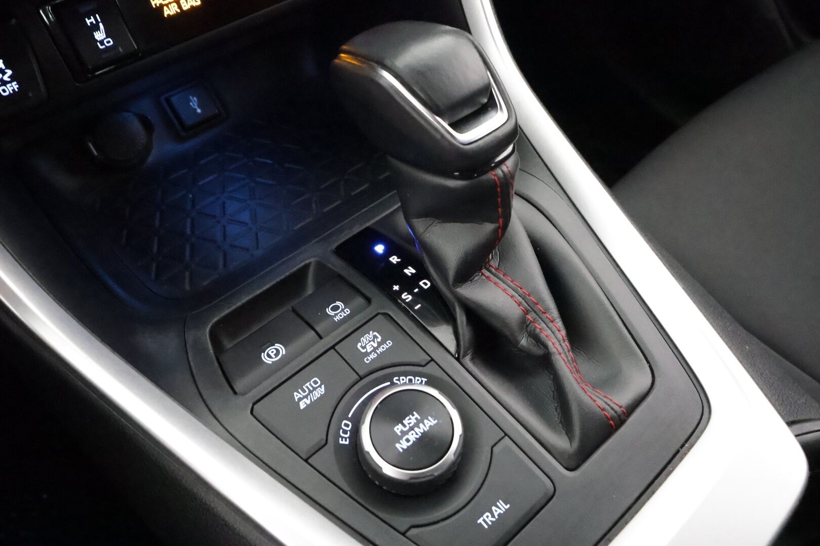 TOYOTA RAV4 PLUG-IN 2021 2.5 Hybrid AWD-i Active - ACC | LED | P.Kamera | Sähköpenkki | Kaistavahti | Keyless | Kahdet renkaat aluvanteilla