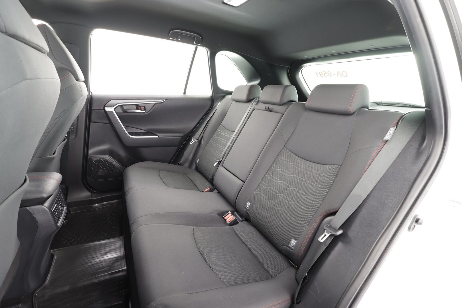 TOYOTA RAV4 PLUG-IN 2021 2.5 Hybrid AWD-i Active * ACC / LED / P.Kamera / Sähköpenkki / Kaistavahti / Keyless * - Kahdet renkaat aluvanteilla - HULLUT AVAJAISHULINAT KORKOTARJOUS 3,29 %