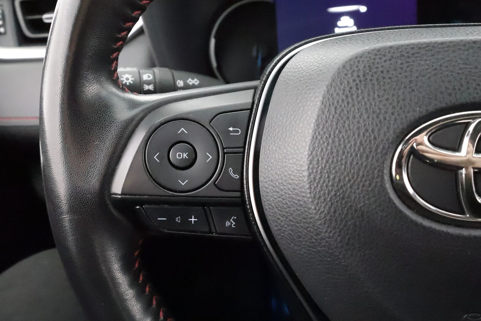 TOYOTA RAV4 PLUG-IN 2021 2.5 Hybrid AWD-i Active * ACC / LED / P.Kamera / Sähköpenkki / Kaistavahti / Keyless * - Kahdet renkaat aluvanteilla - HULLUT AVAJAISHULINAT KORKOTARJOUS 3,29 %