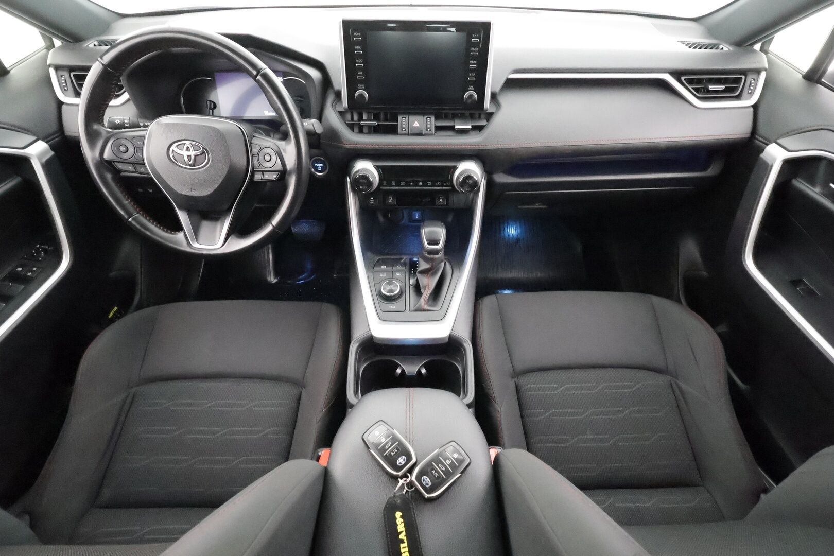 TOYOTA RAV4 PLUG-IN 2021 2.5 Hybrid AWD-i Active * ACC / LED / P.Kamera / Sähköpenkki / Kaistavahti / Keyless * - Kahdet renkaat aluvanteilla - HULLUT AVAJAISHULINAT KORKOTARJOUS 3,29 %