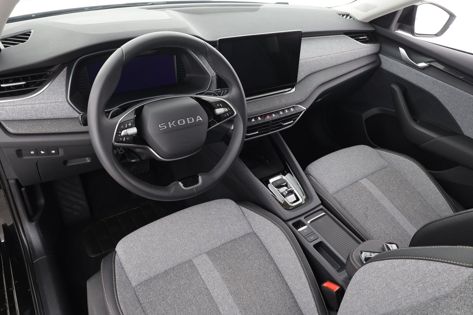 SKODA OCTAVIA 2025 Combi 2.0 TDI 150 Tour DSG * Webasto / Koukku / ACC / Matrix-LED / 360 / Muistipenkit / Navi / Keyless * - Merkkihuollettu