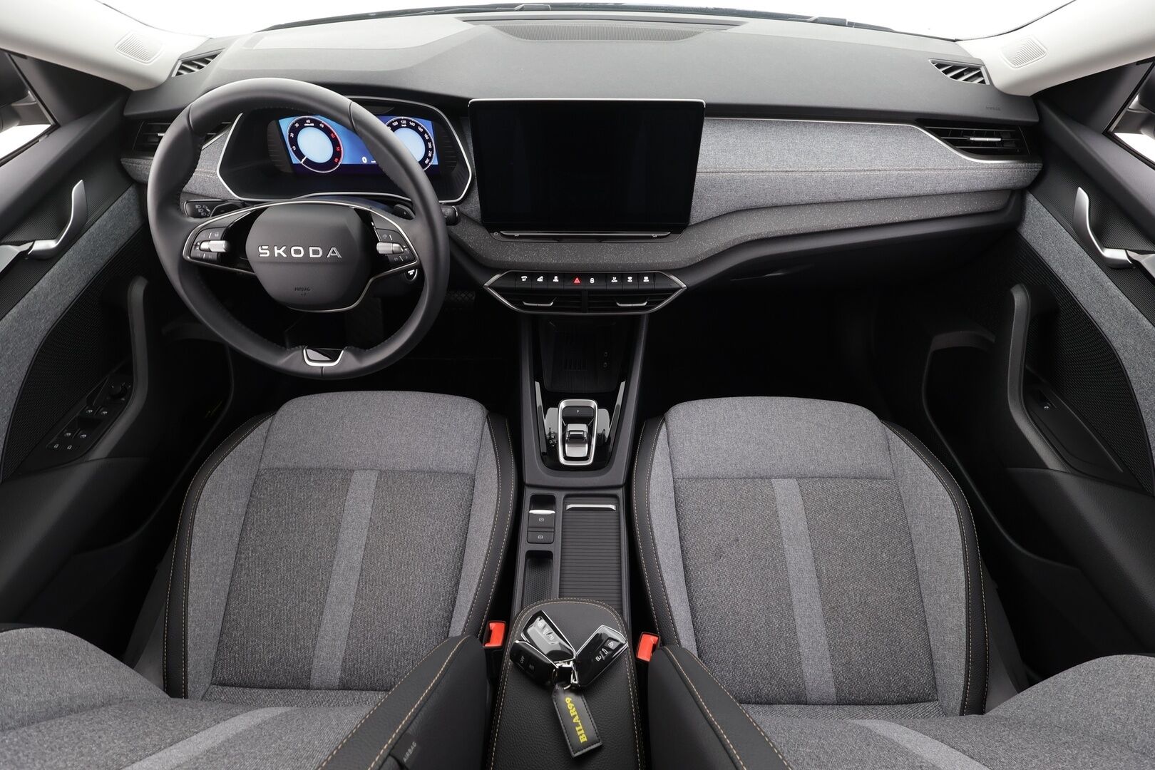 SKODA OCTAVIA 2025 Combi 2.0 TDI 150 Tour DSG * Webasto / Koukku / ACC / Matrix-LED / 360 / Muistipenkit / Navi / Keyless * - Merkkihuollettu