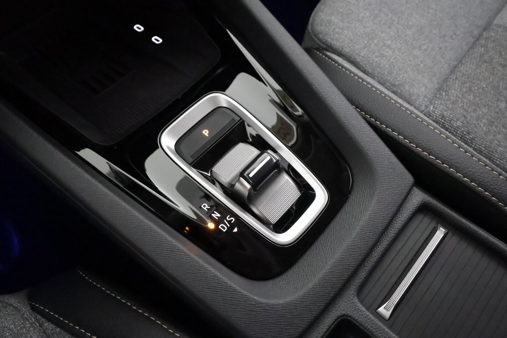 SKODA OCTAVIA 2025 Combi 2.0 TDI 150 Tour DSG * Webasto / Koukku / ACC / Matrix-LED / 360 / Muistipenkit / Navi / Keyless * - Merkkihuollettu