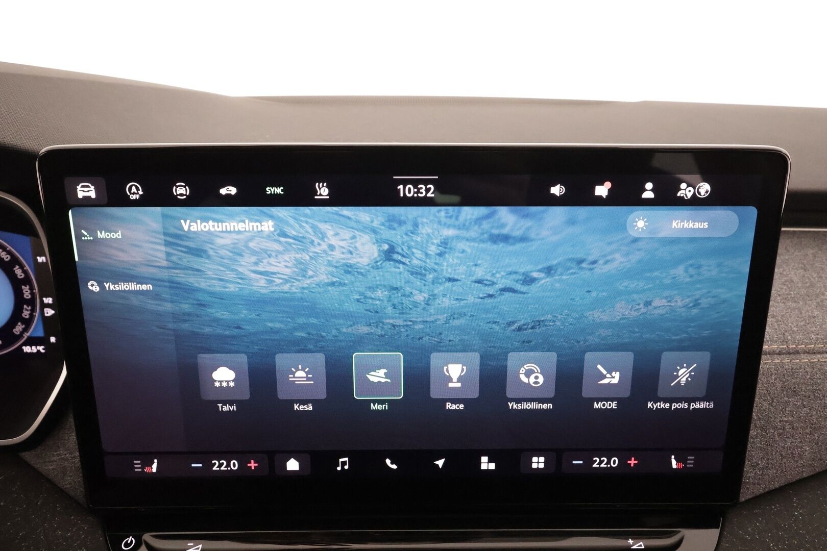 SKODA OCTAVIA 2025 Combi 2.0 TDI 150 Tour DSG * Webasto / Koukku / ACC / Matrix-LED / 360 / Muistipenkit / Navi / Keyless * - Merkkihuollettu