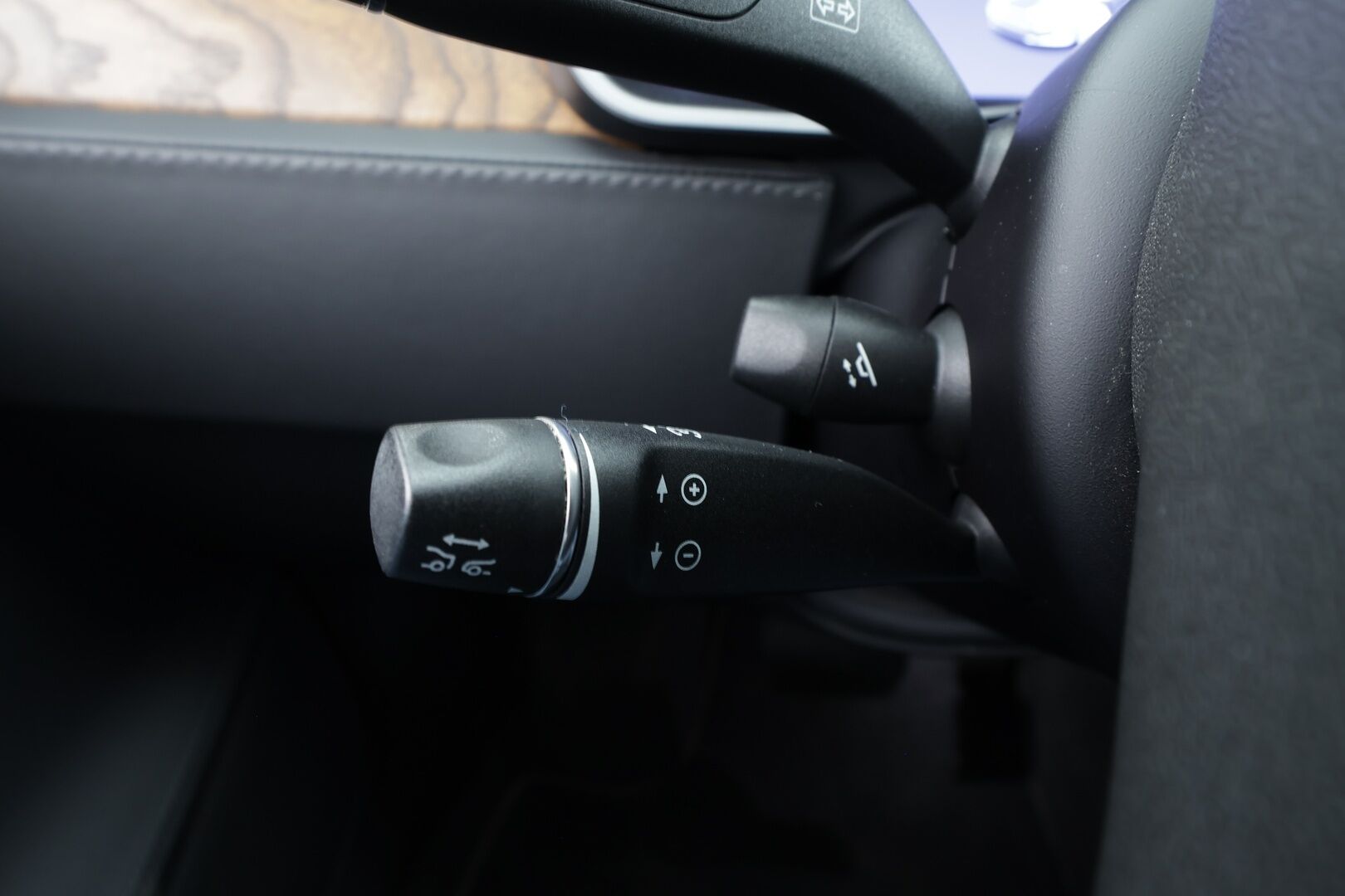 TESLA MODEL S 2020 Long Range AWD * Lasikatto / ACC / LED / P.kamera / Muistipenkki / Premium Audio / Navi / Keyless * - Ilma-alusta / 2x Latauskaapelit - HULLUT AVAJAISHULINAT KORKOTARJOUS 3,29 %