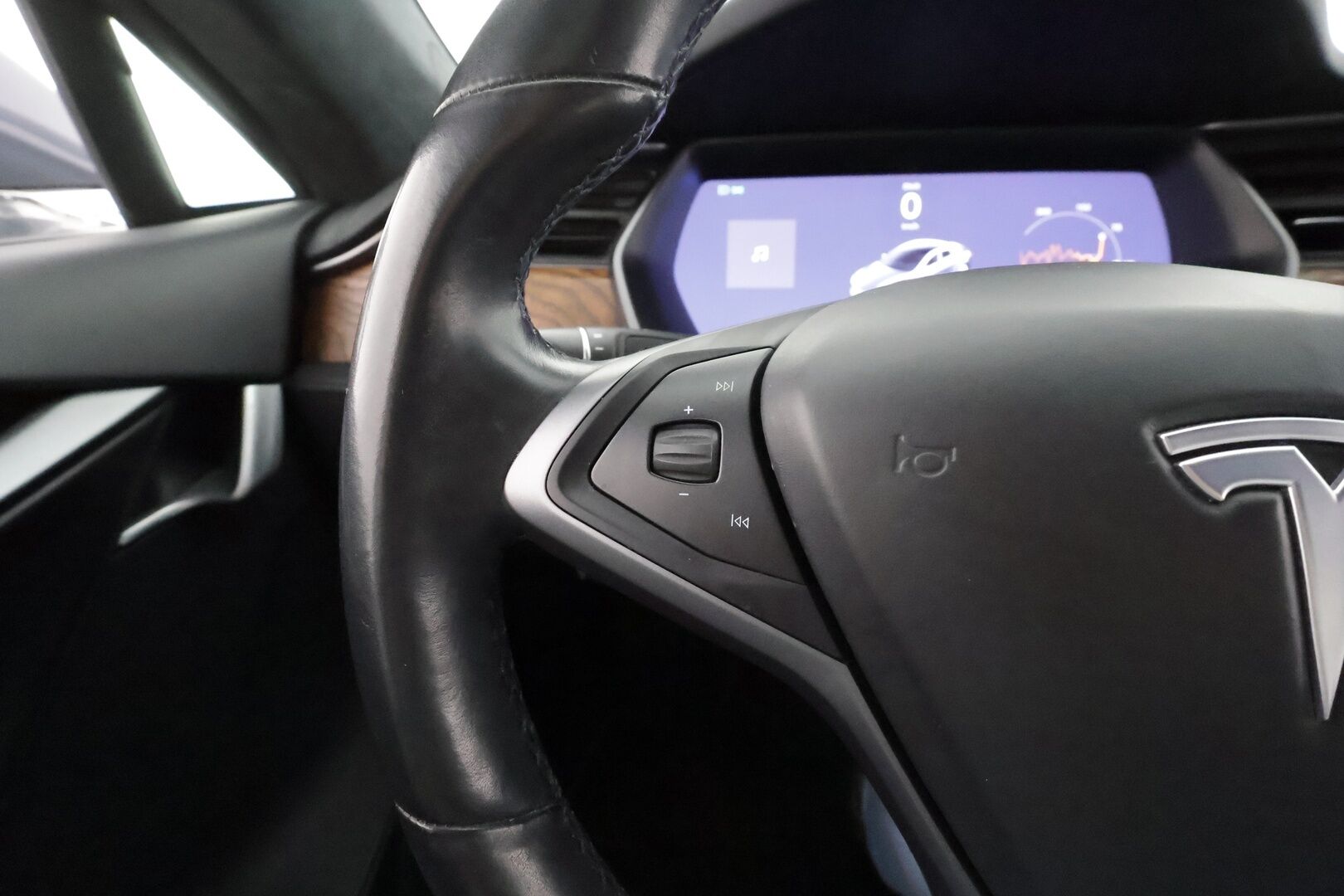 TESLA MODEL S 2020 Long Range AWD * Lasikatto / ACC / LED / P.kamera / Muistipenkki / Premium Audio / Navi / Keyless * - Ilma-alusta / 2x Latauskaapelit - HULLUT AVAJAISHULINAT KORKOTARJOUS 3,29 %