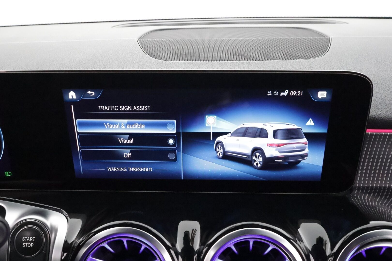 MERCEDES-BENZ EQB 2023 300 4MATIC Business - Widescreen | Distronic | LED | P.kamera | Sportpenkki | Navi | Kaistavahti | Katveavustin