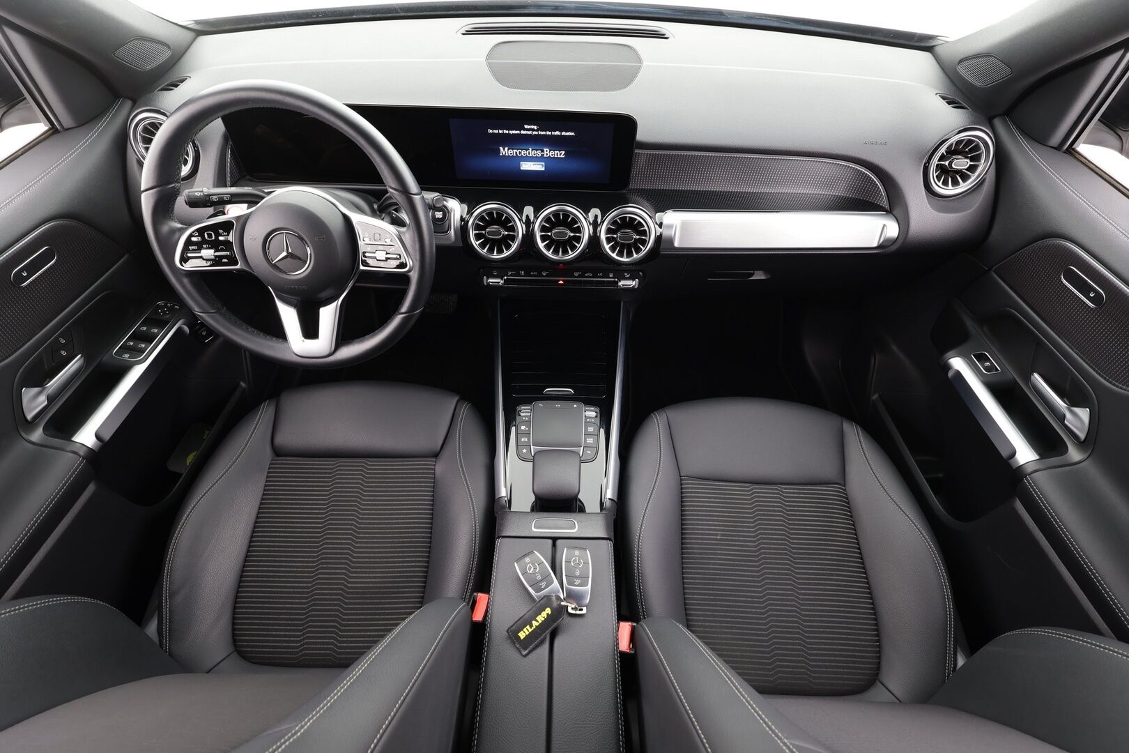 MERCEDES-BENZ EQB 2023 300 4MATIC Business - Widescreen | Distronic | LED | P.kamera | Sportpenkki | Navi | Kaistavahti | Katveavustin