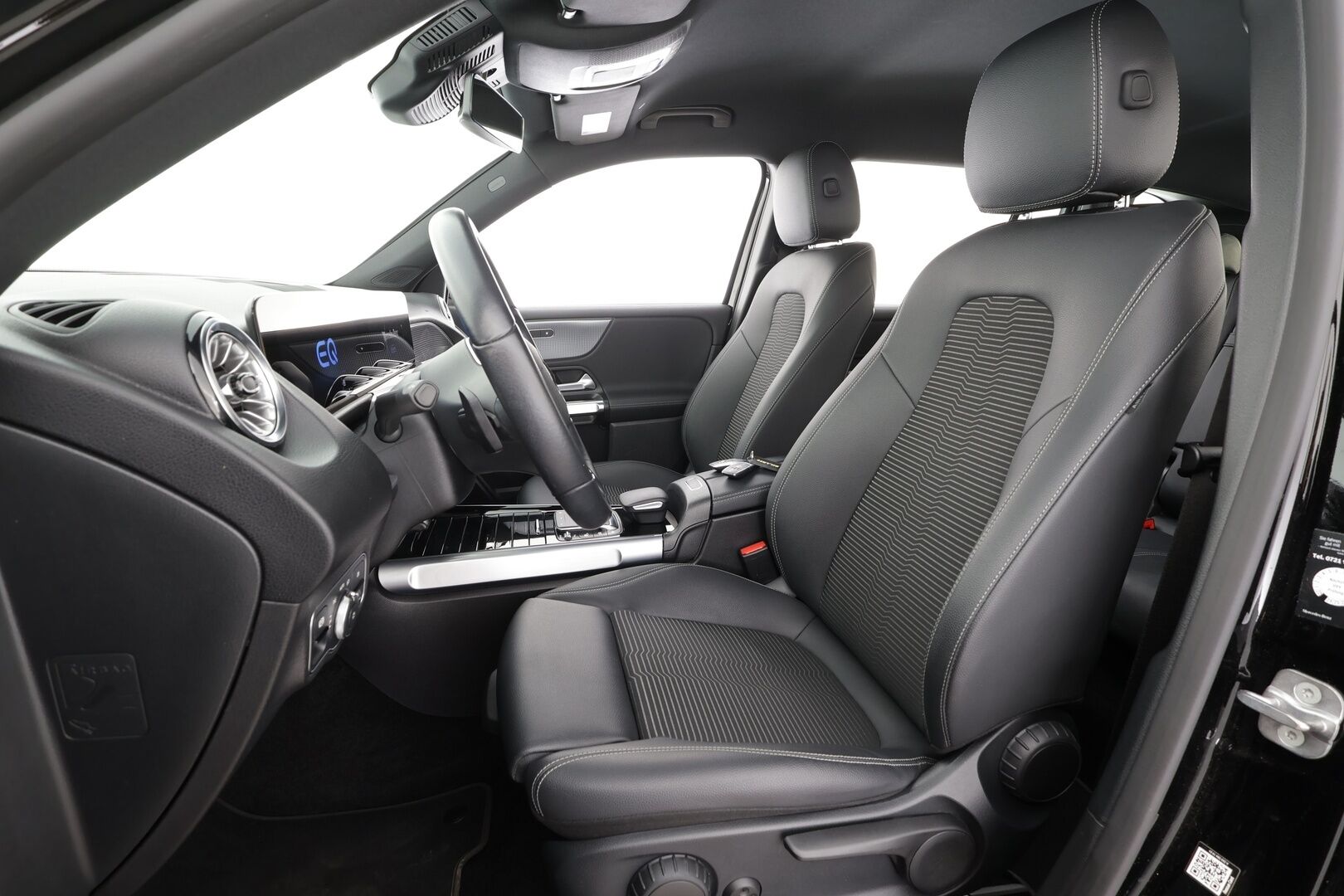 MERCEDES-BENZ EQB 2023 300 4MATIC Business - Widescreen | Distronic | LED | P.kamera | Sportpenkki | Navi | Kaistavahti | Katveavustin