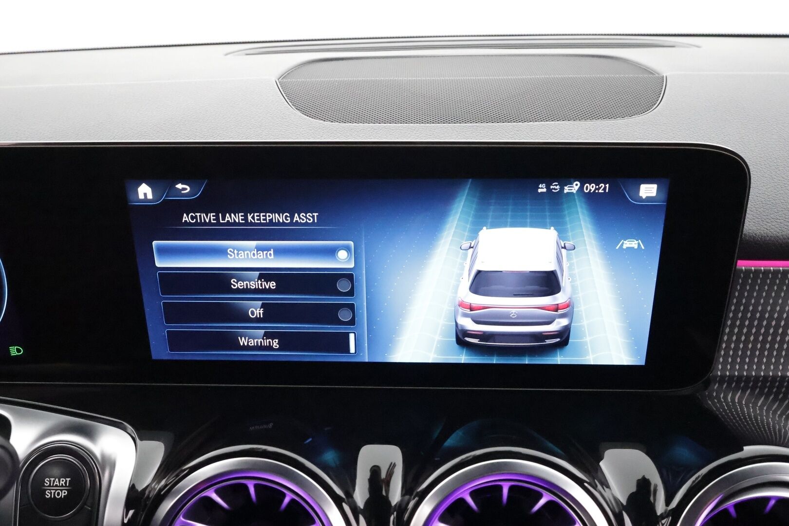 MERCEDES-BENZ EQB 2023 300 4MATIC Business - Widescreen | Distronic | LED | P.kamera | Sportpenkki | Navi | Kaistavahti | Katveavustin