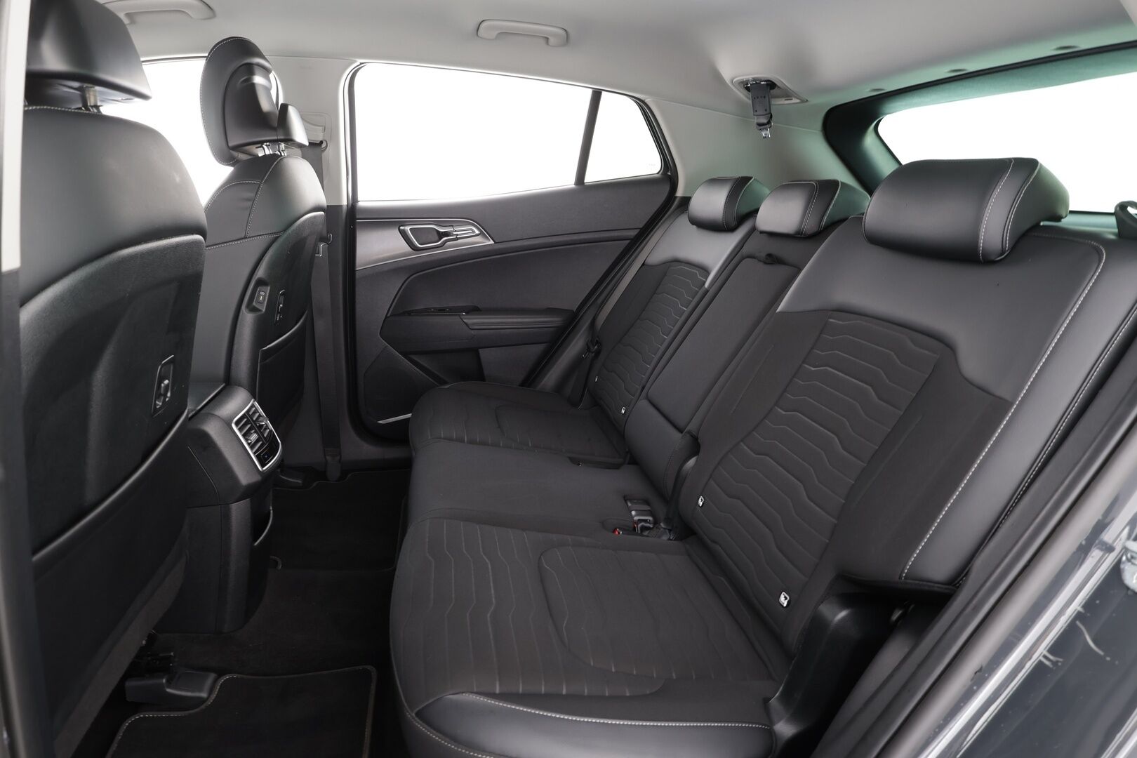 KIA SPORTAGE 2022 1,6 T-GDI AWD Plug-in Hybrid Business Premium AT 265hv * ACC / Lisälämmitin / P.kamera / LED / Sähköpenkit * - Akku kuntotarkastettu SoH 98% / Kahdet Renkaat / Koti & Kauppalaturi