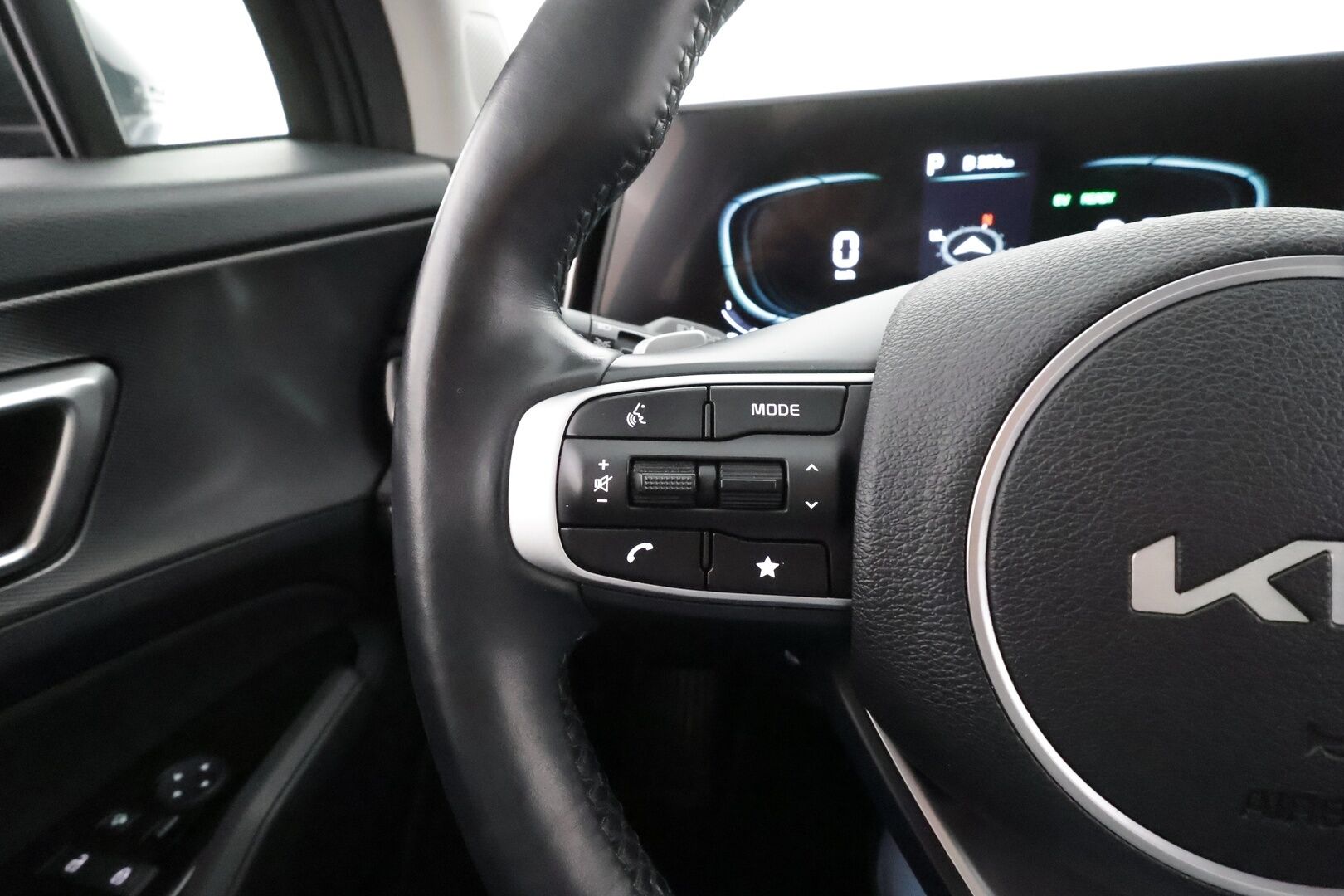 KIA SPORTAGE 2022 1,6 T-GDI AWD Plug-in Hybrid Business Premium AT 265hv * ACC / Lisälämmitin / P.kamera / LED / Sähköpenkit * - Akku kuntotarkastettu SoH 98% / Kahdet Renkaat / Koti & Kauppalaturi