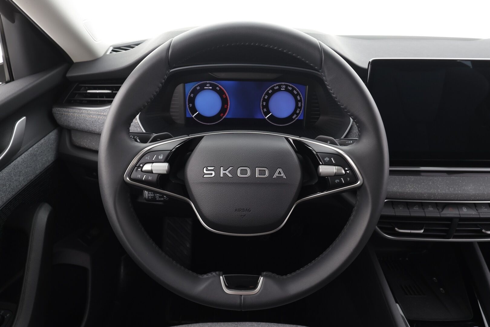 SKODA OCTAVIA 2025 Selection 2.0 TDi 110kW DSG * ACC / Koukku / Webasto / Matrix-LED / 360-kamera / Muistipenkit / Keyless*