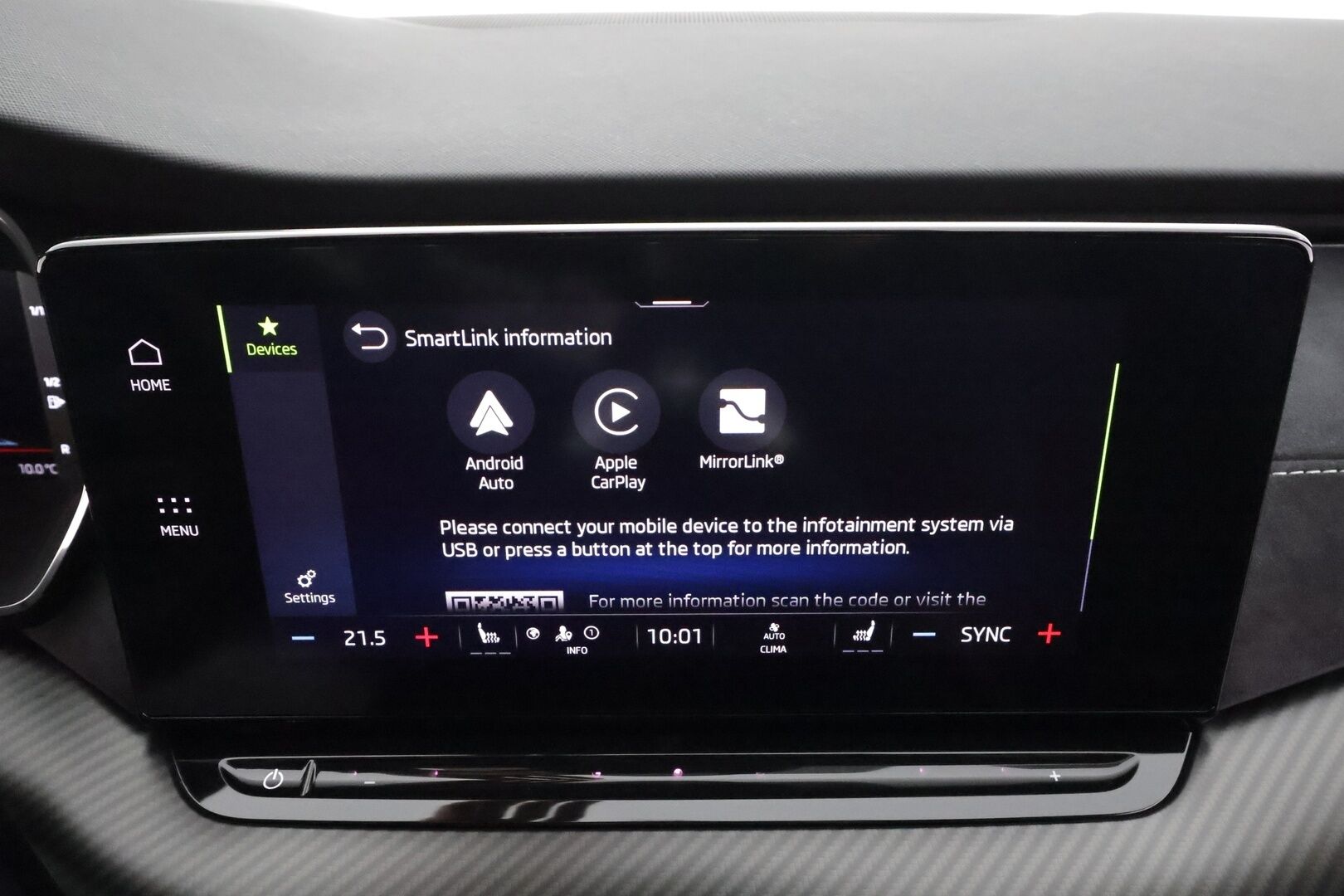 SKODA OCTAVIA 2022 RS Combi 2,0 TSI DSG * ACC / HUD / Webasto / Koukku / Matrix LED / Muistipenkit hieronnalla / P.kamera / Keyless * - Kahdet renkaat aluvanteilla