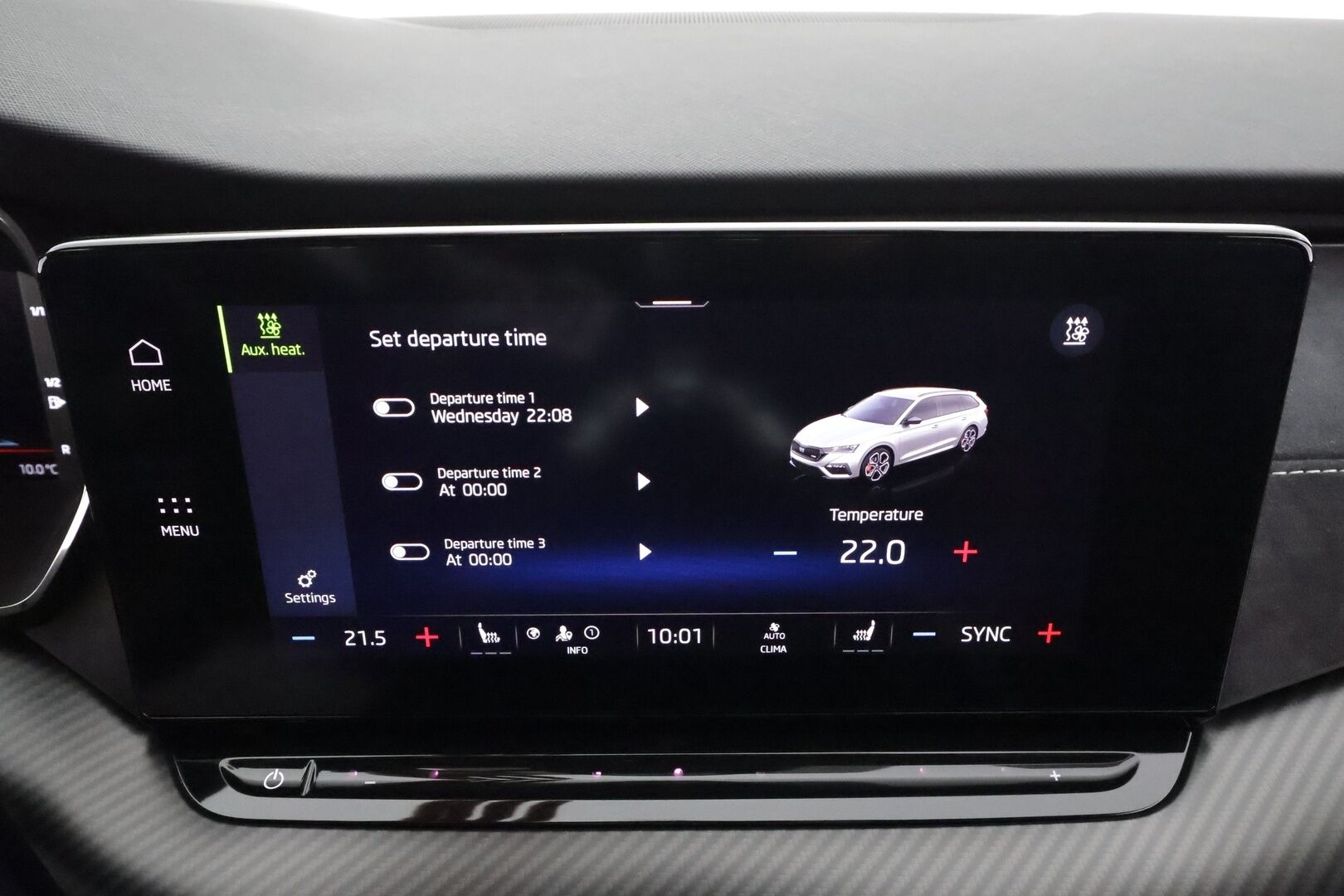 SKODA OCTAVIA 2022 RS Combi 2,0 TSI DSG * ACC / HUD / Webasto / Koukku / Matrix LED / Muistipenkit hieronnalla / P.kamera / Keyless * - Kahdet renkaat aluvanteilla