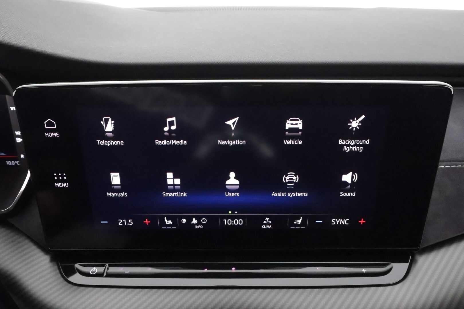 SKODA OCTAVIA 2022 RS Combi 2,0 TSI DSG * ACC / HUD / Webasto / Koukku / Matrix LED / Muistipenkit hieronnalla / P.kamera / Keyless * - Kahdet renkaat aluvanteilla
