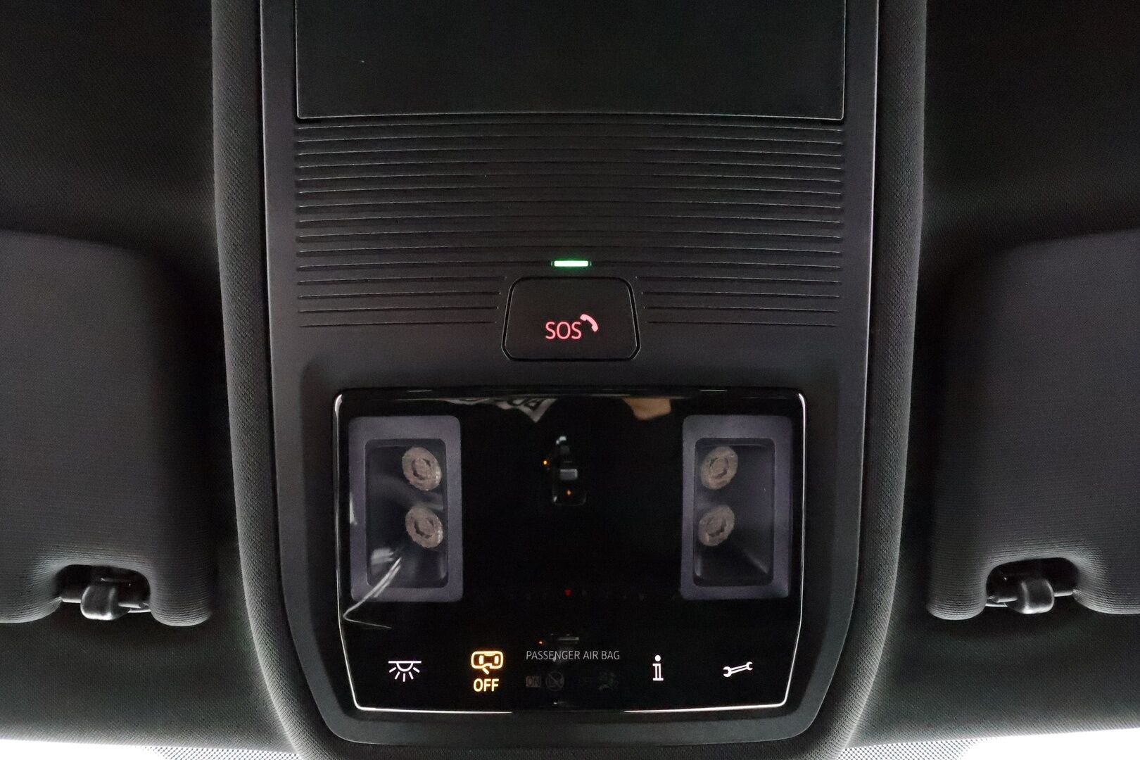 SKODA OCTAVIA 2022 RS Combi 2,0 TSI DSG * ACC / HUD / Webasto / Koukku / Matrix LED / Muistipenkit hieronnalla / P.kamera / Keyless * - Kahdet renkaat aluvanteilla