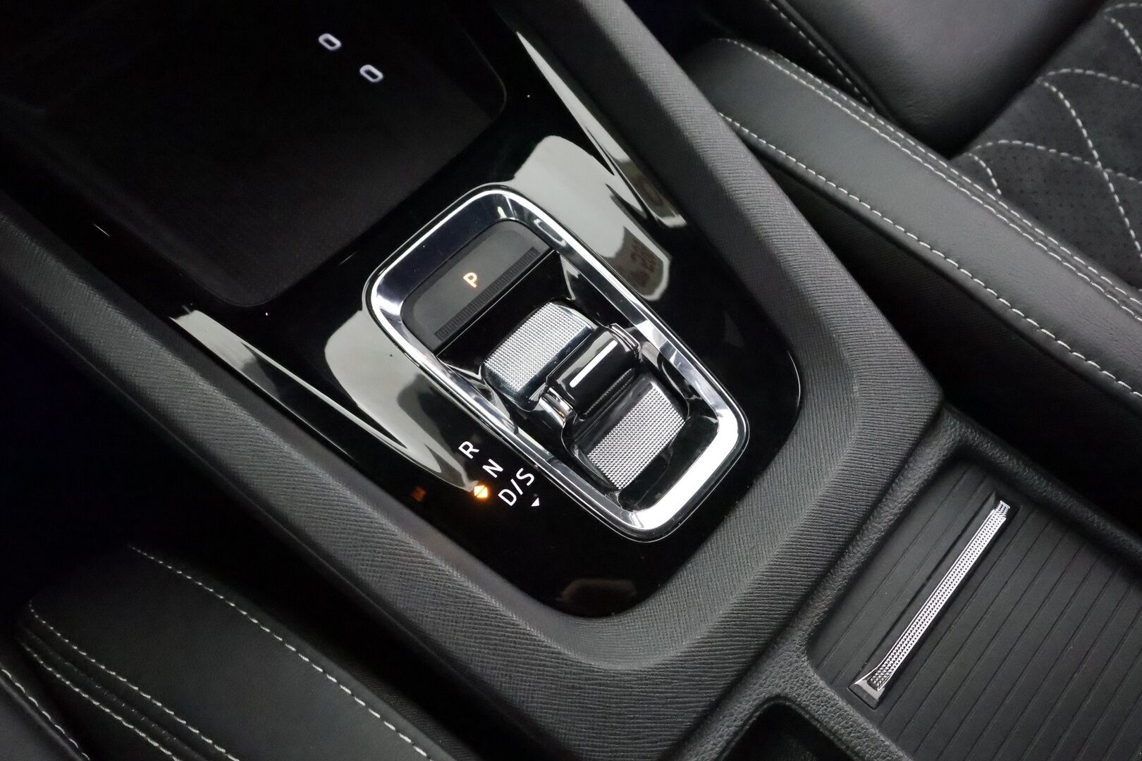 SKODA OCTAVIA 2022 RS Combi 2,0 TSI DSG * ACC / HUD / Webasto / Koukku / Matrix LED / Muistipenkit hieronnalla / P.kamera / Keyless * - Kahdet renkaat aluvanteilla