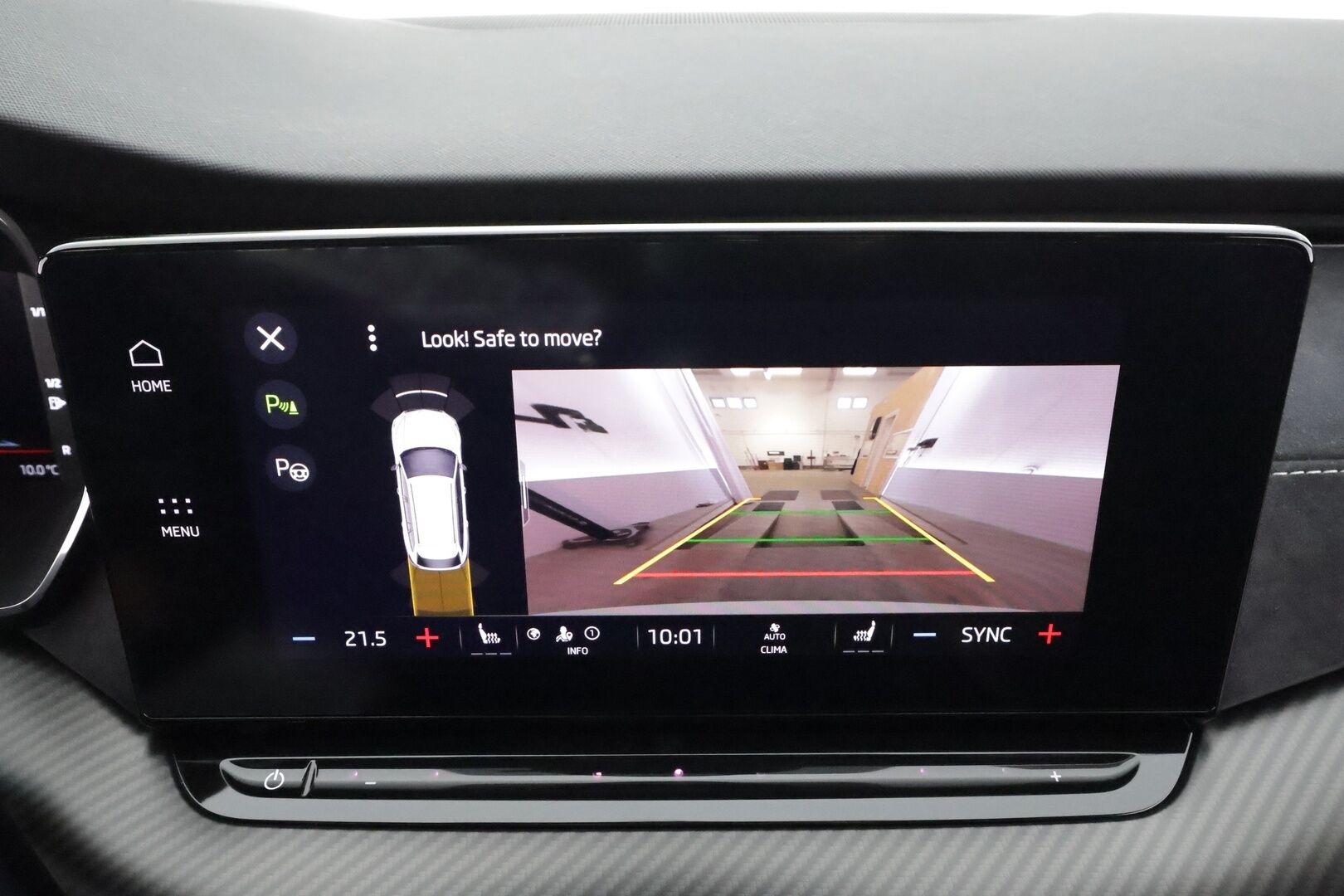 SKODA OCTAVIA 2022 RS Combi 2,0 TSI DSG * ACC / HUD / Webasto / Koukku / Matrix LED / Muistipenkit hieronnalla / P.kamera / Keyless * - Kahdet renkaat aluvanteilla
